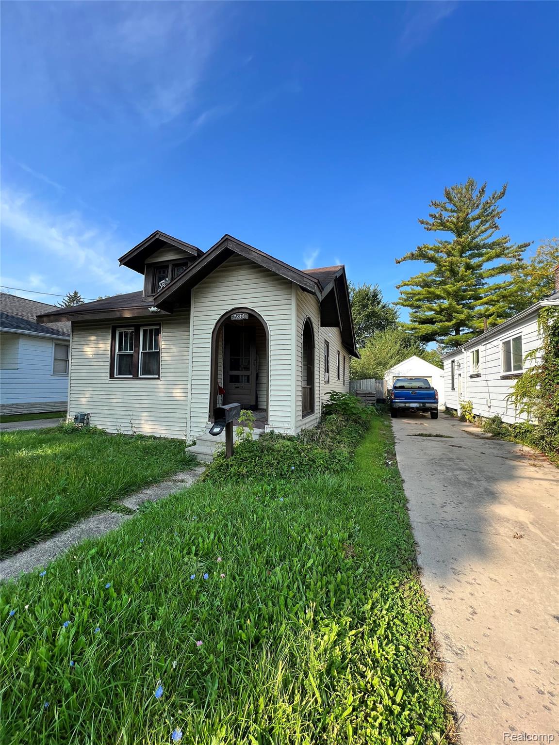 2243 Avon Street Saginaw City MI 48602