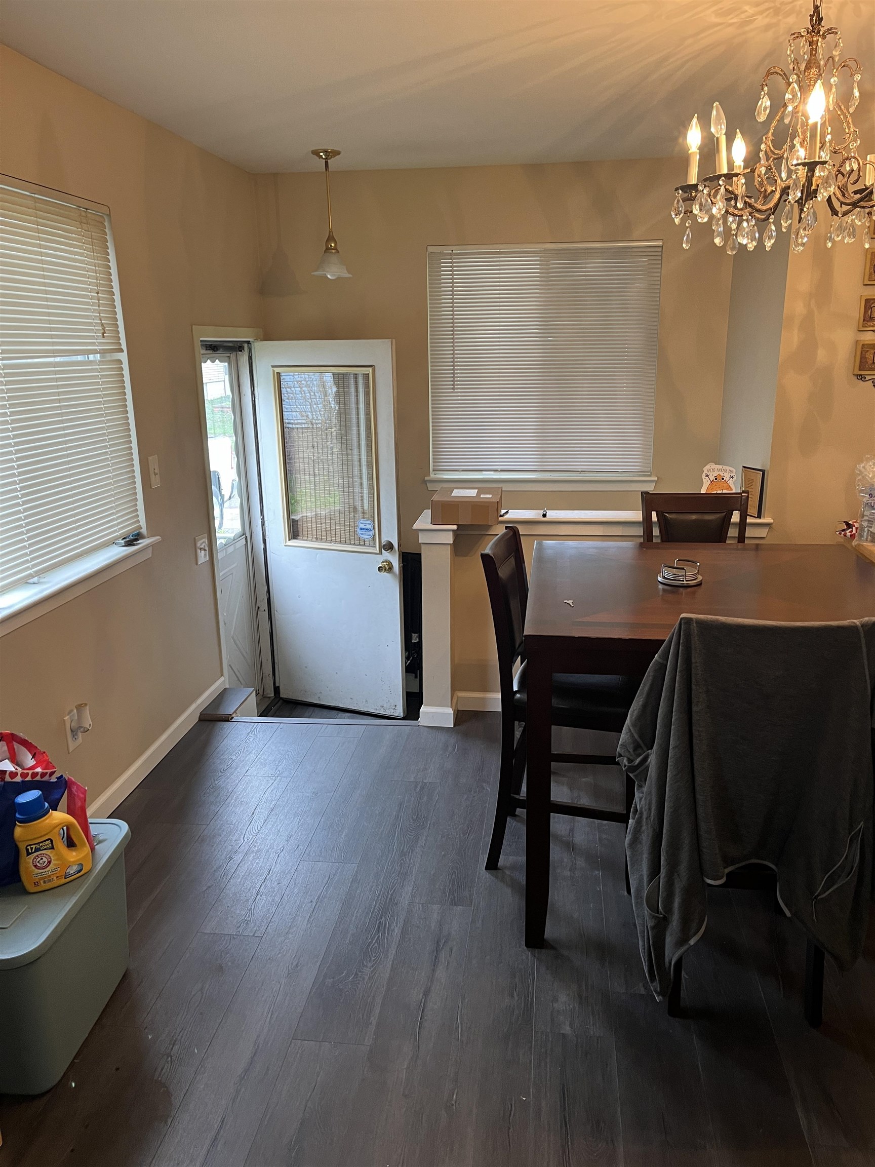 138 W Robert Hazel Park City MI 48030