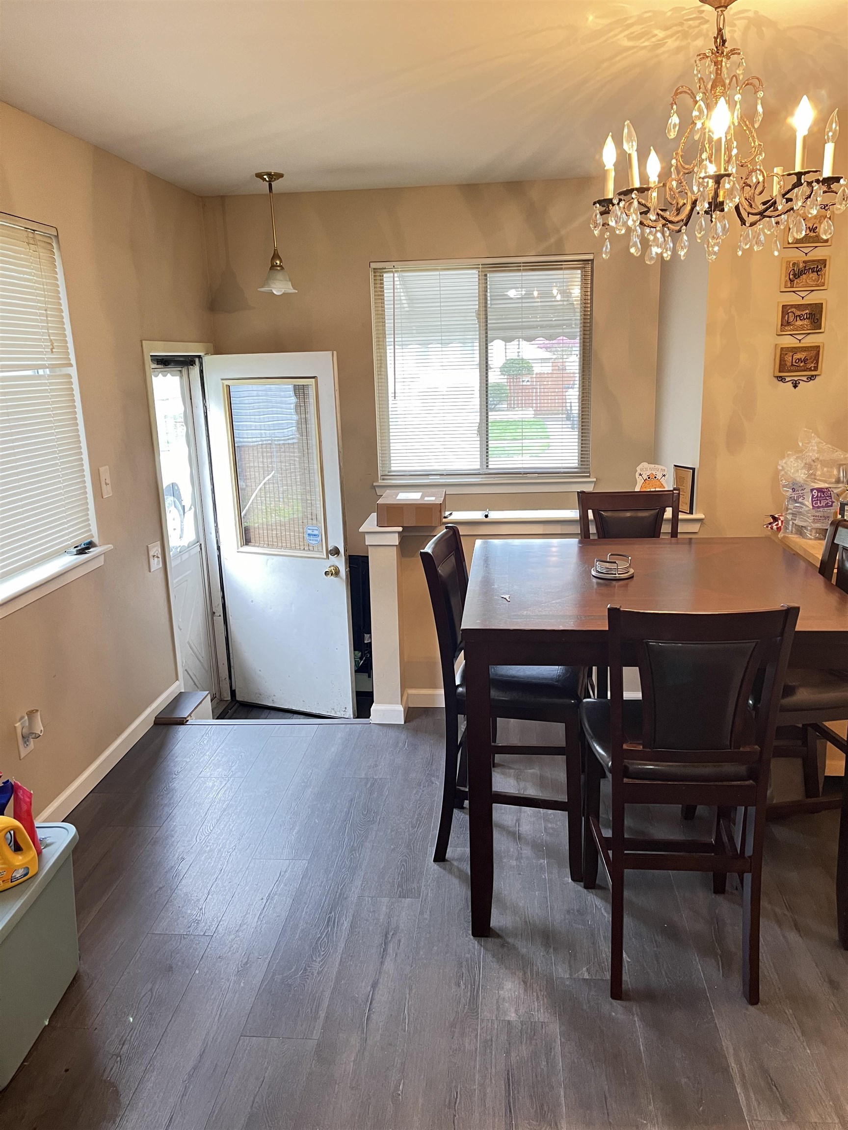 138 W Robert Hazel Park City MI 48030