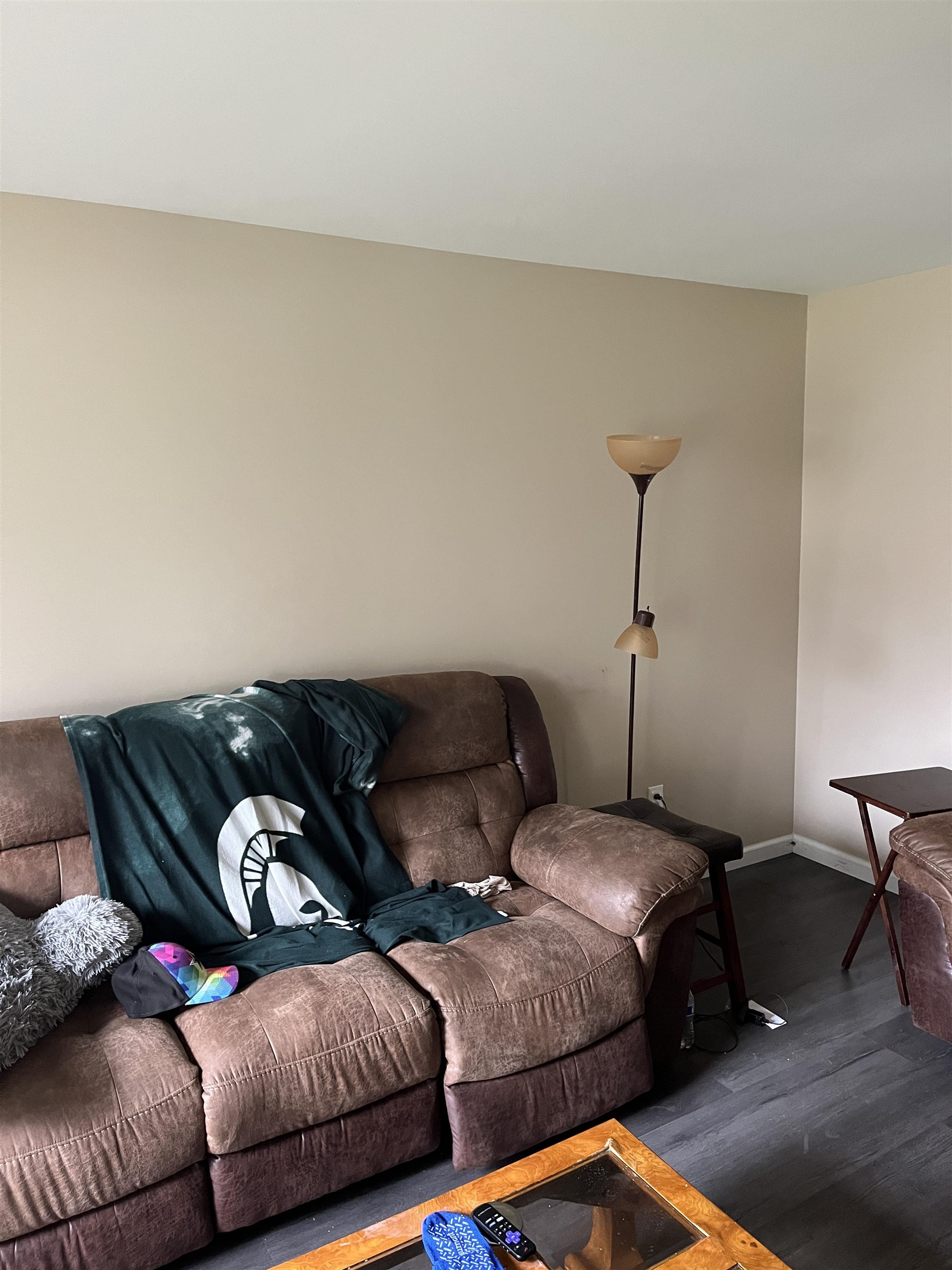 138 W Robert Hazel Park City MI 48030