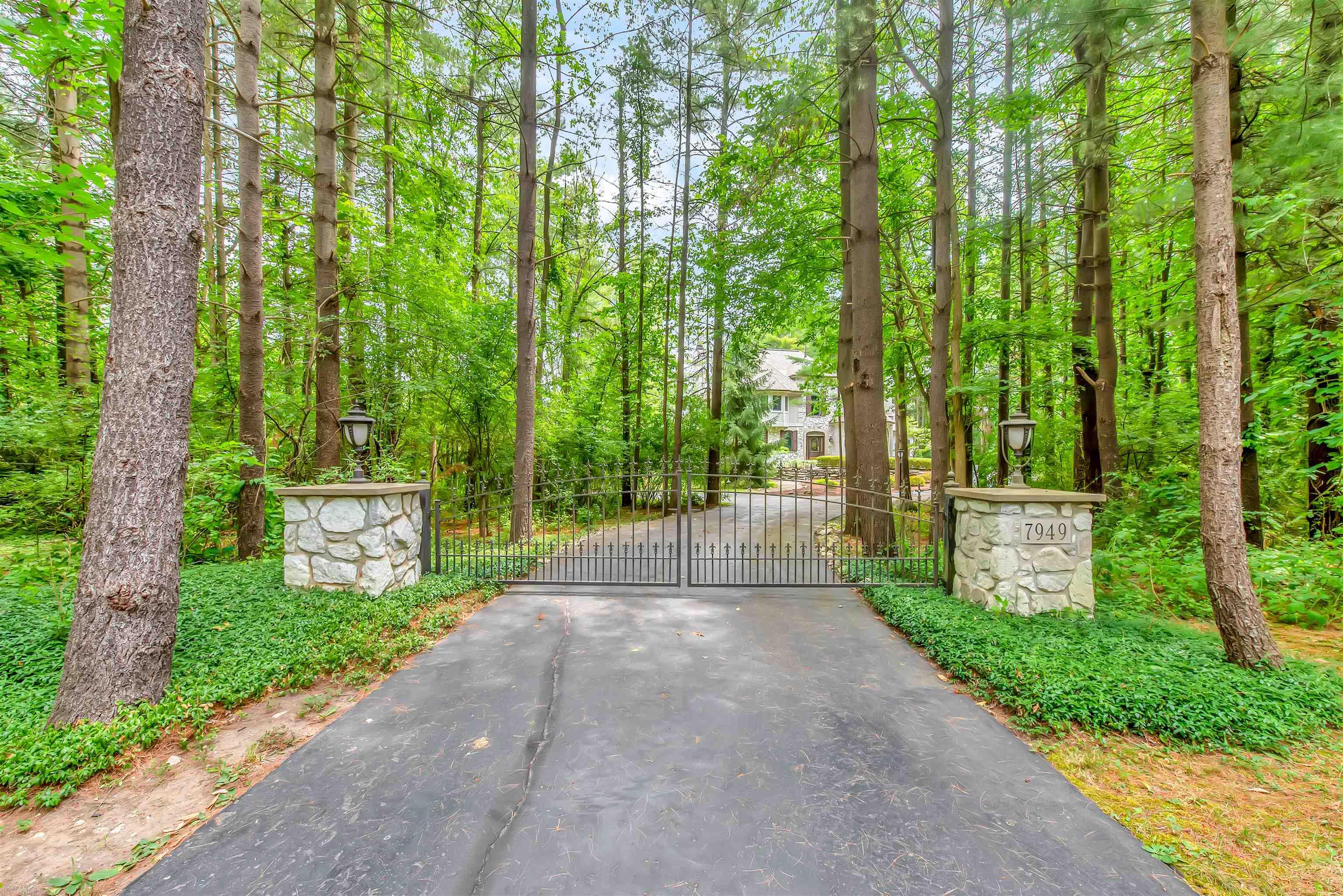 7949 Bridge Valley Drive Village Of Clarkston City MI 48348