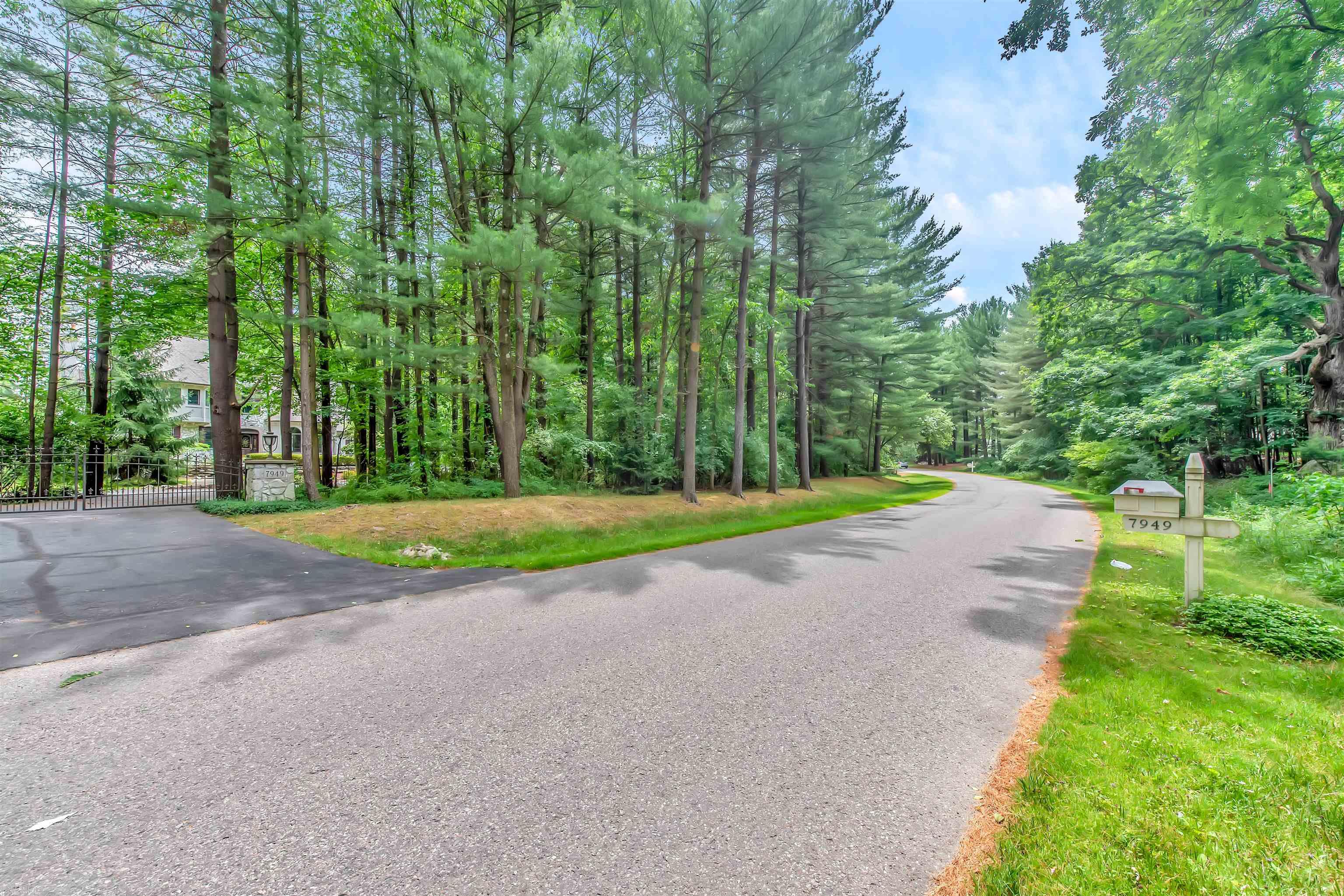 7949 Bridge Valley Drive Village Of Clarkston City MI 48348