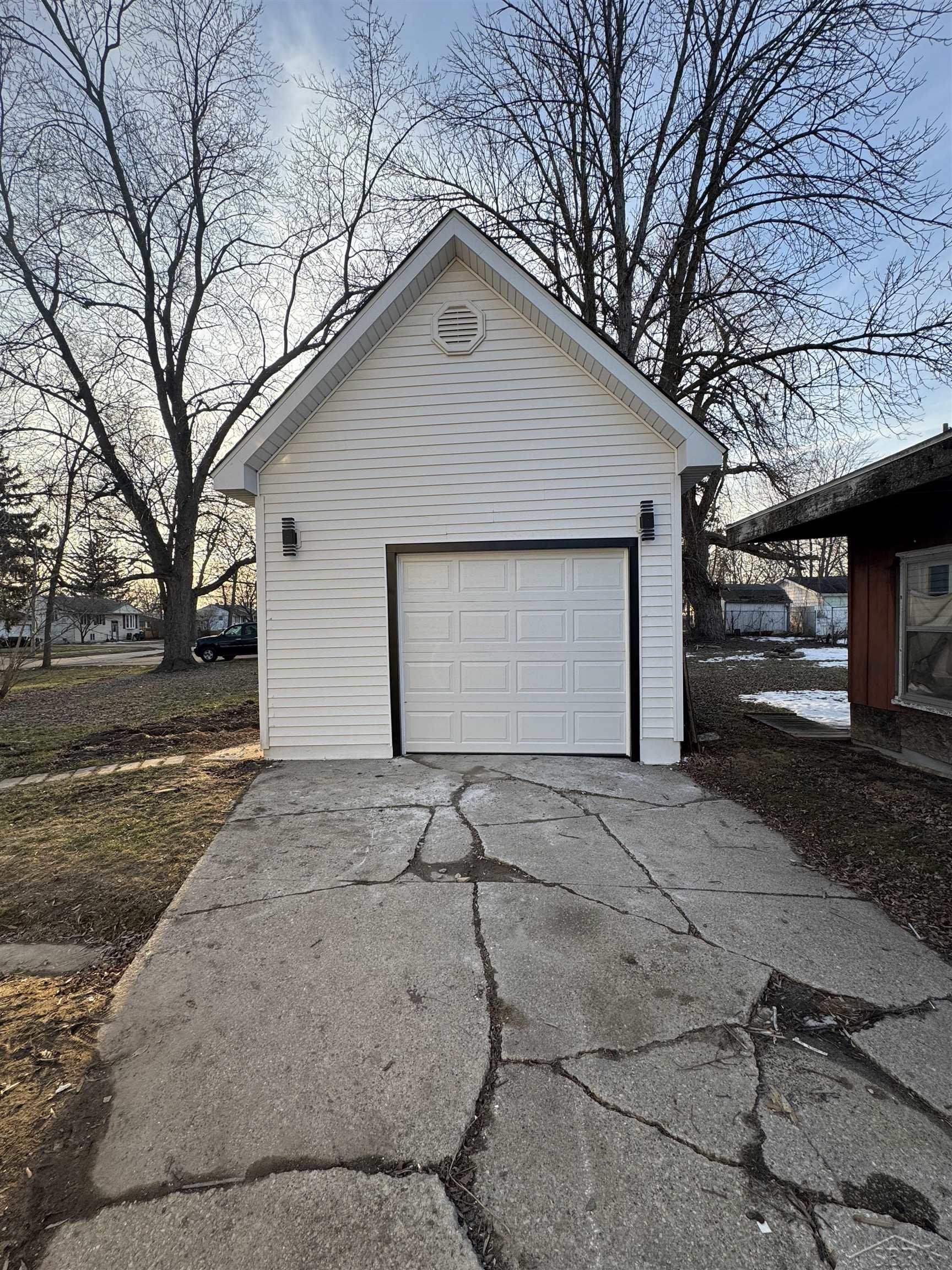1919 Grout Street Saginaw City MI 48602