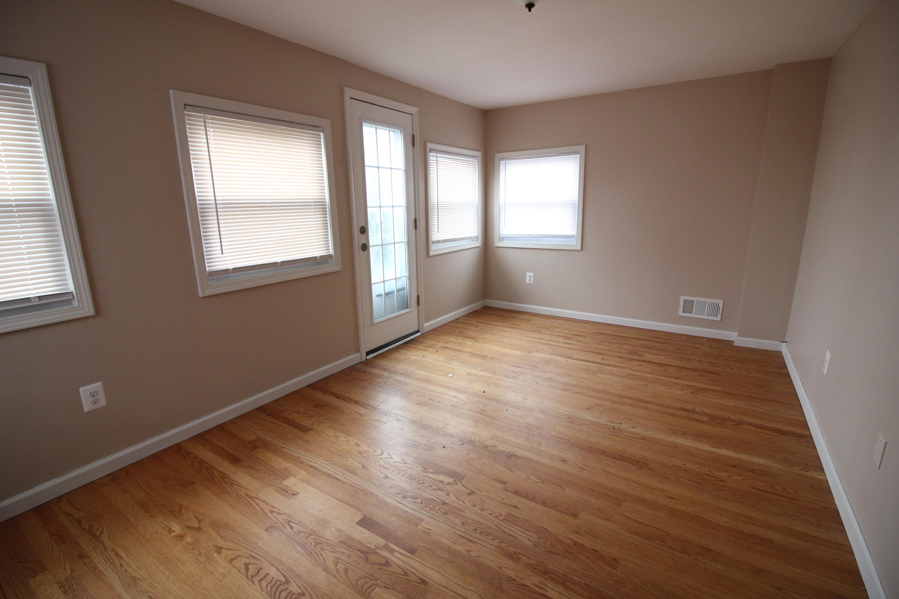 1681 Lafayette Boulevard Lincoln Park City MI 48146