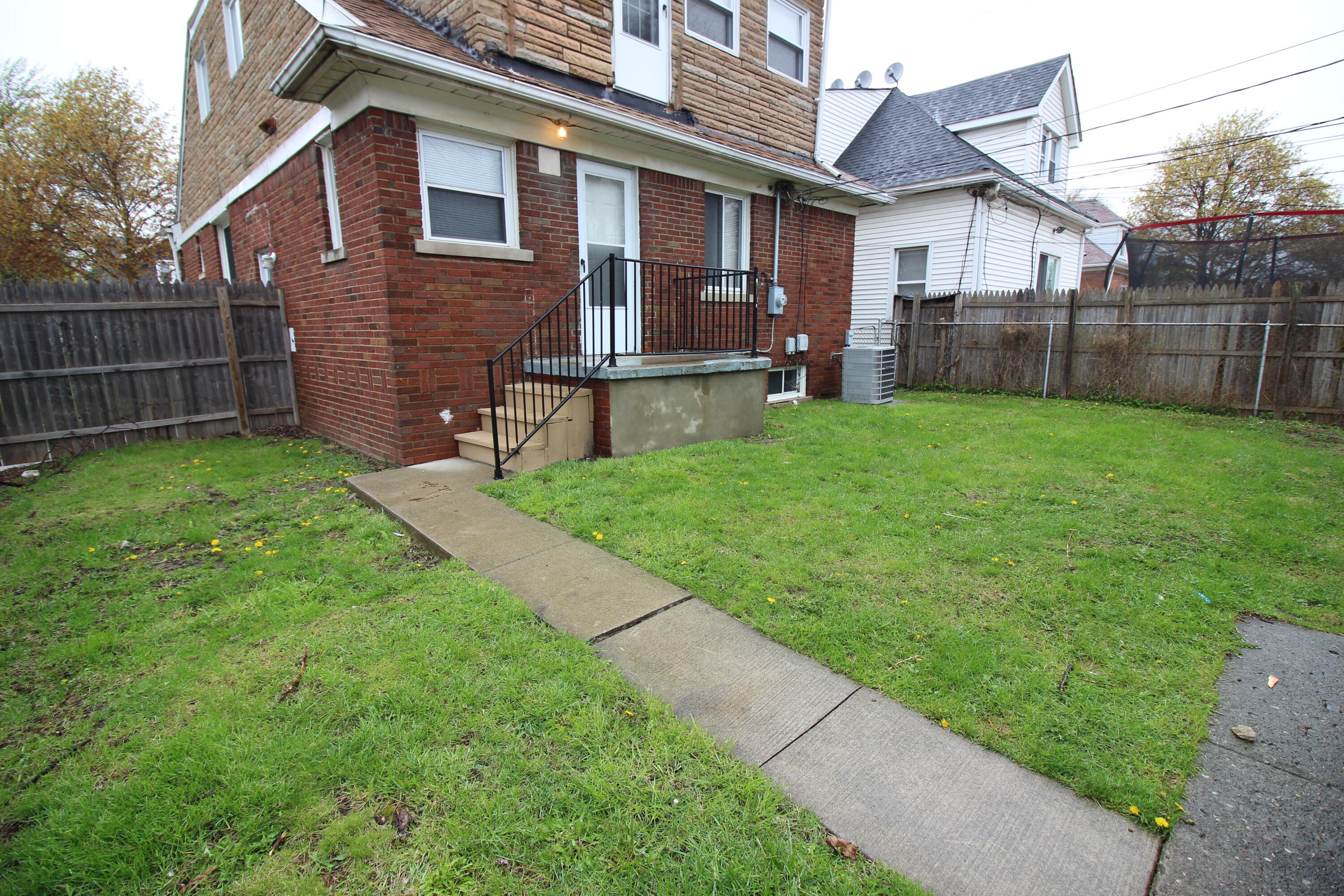 1681 Lafayette Boulevard Lincoln Park City MI 48146