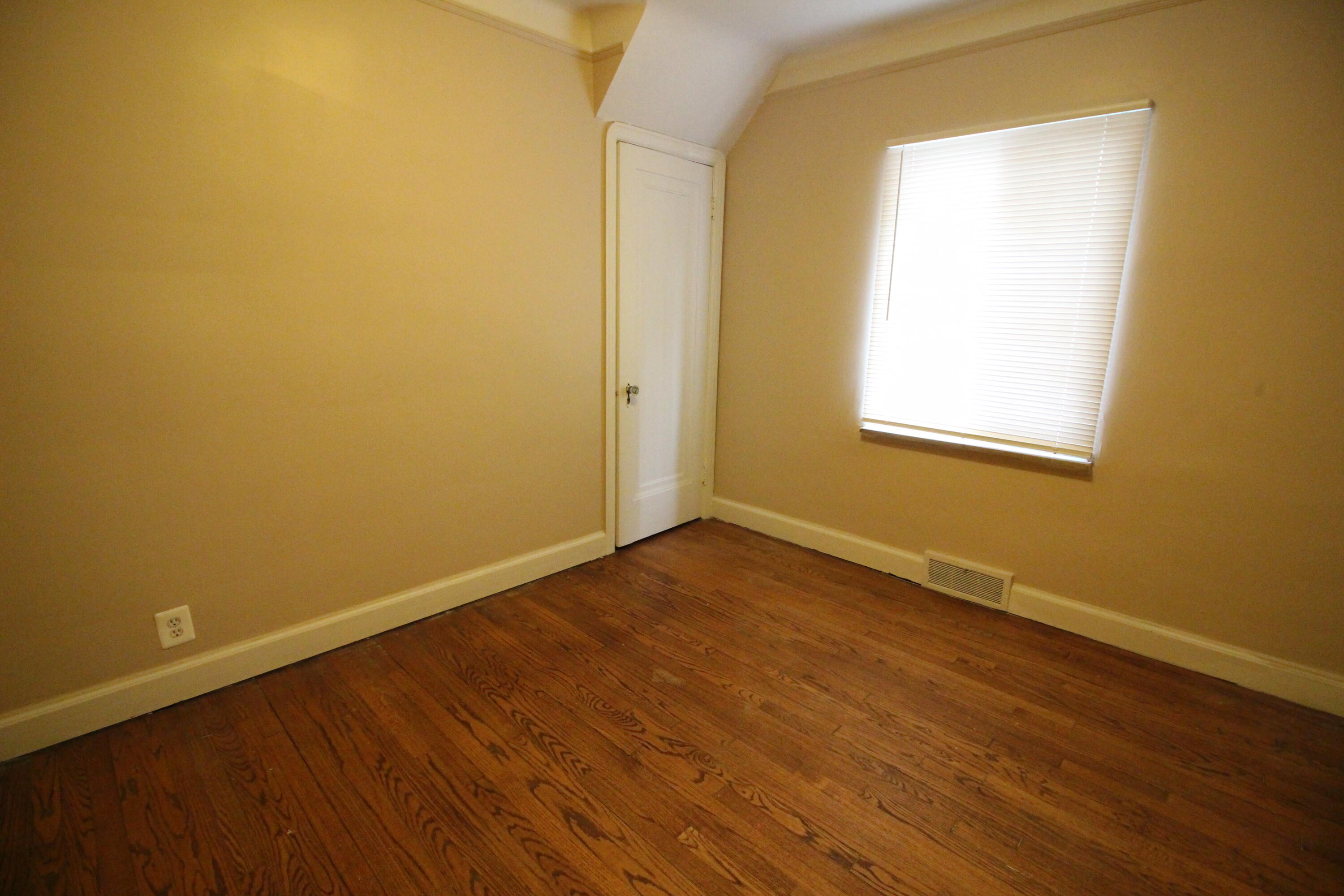 1681 Lafayette Boulevard Lincoln Park City MI 48146