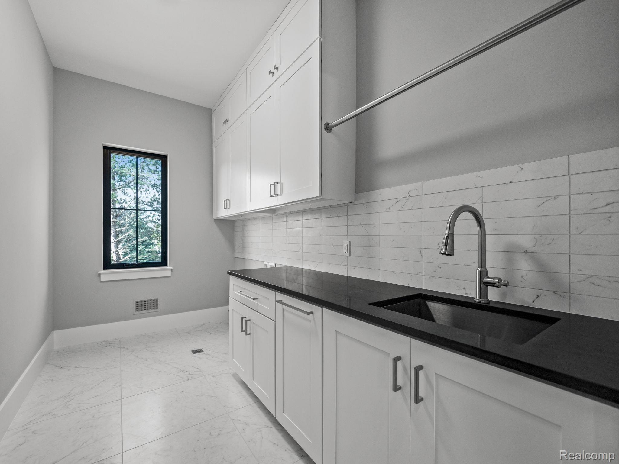 2706 Heights View Court Rochester City MI 48306
