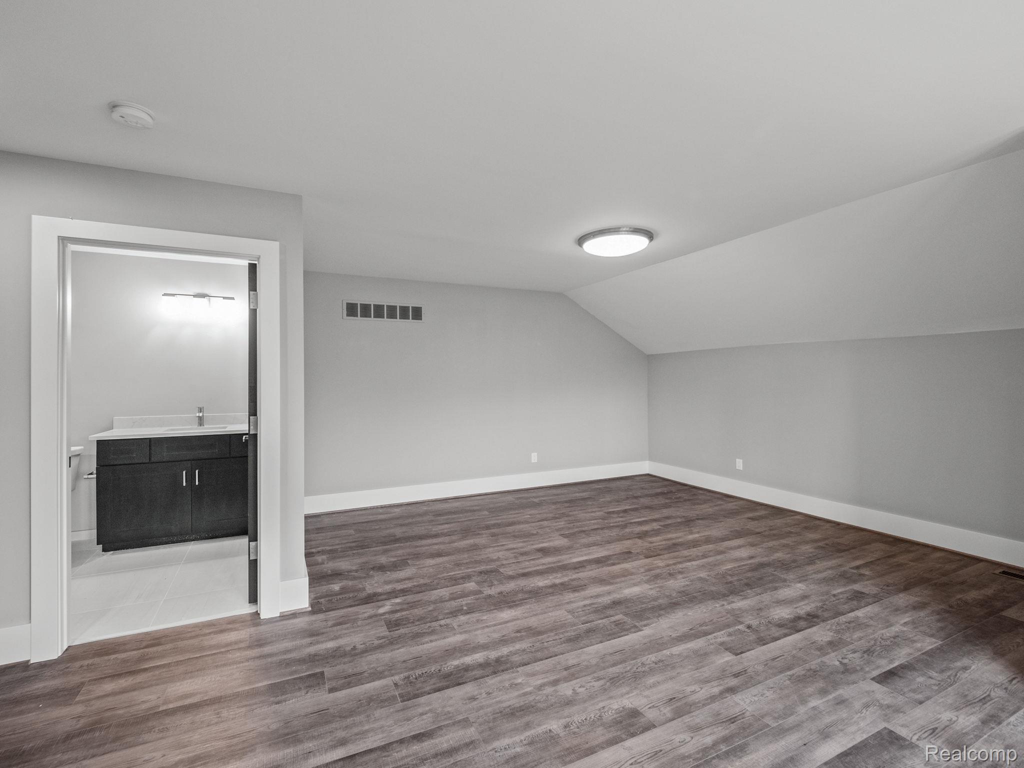 2706 Heights View Court Rochester City MI 48306