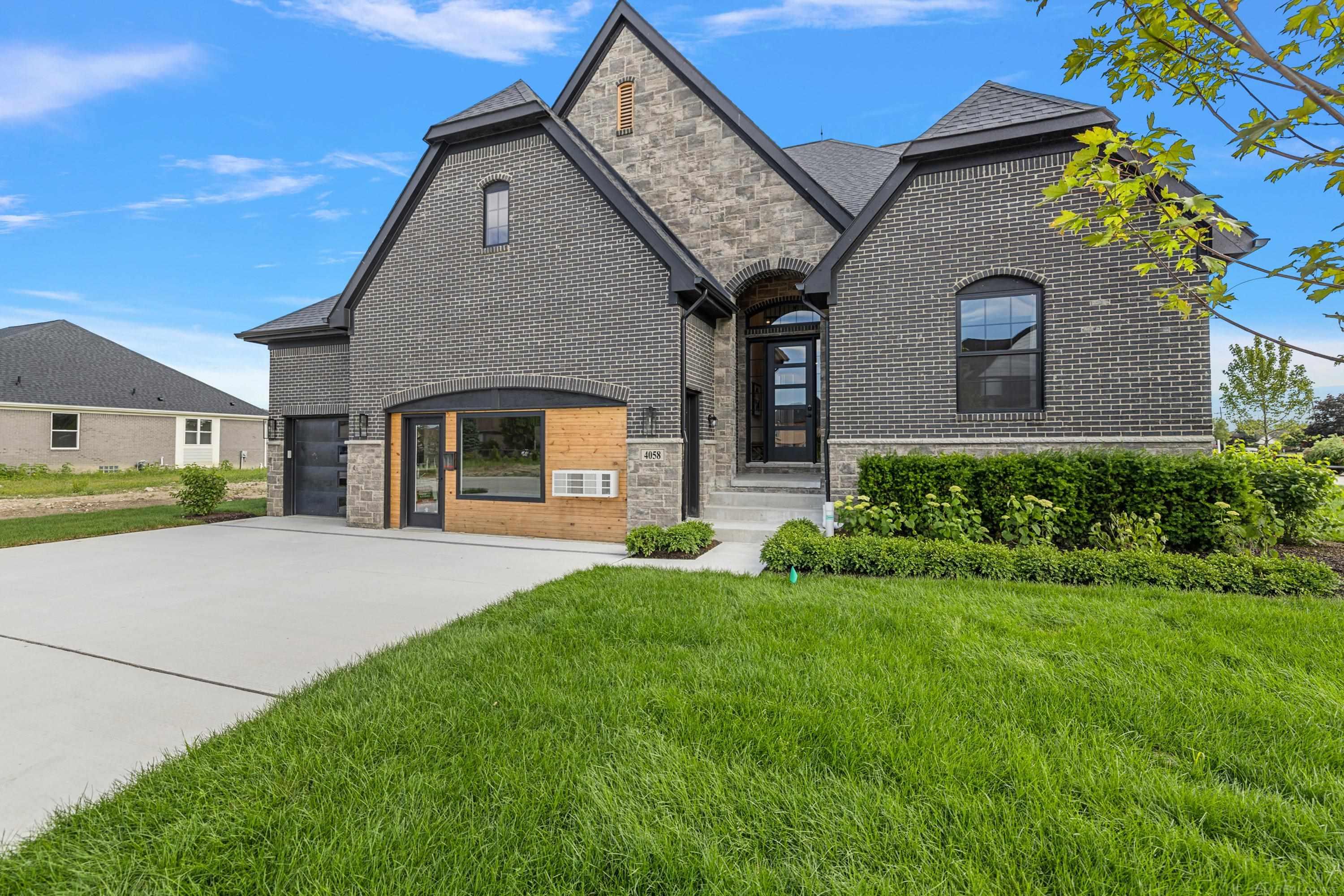 42512 Saddle Lane Sterling Heights City MI 48314