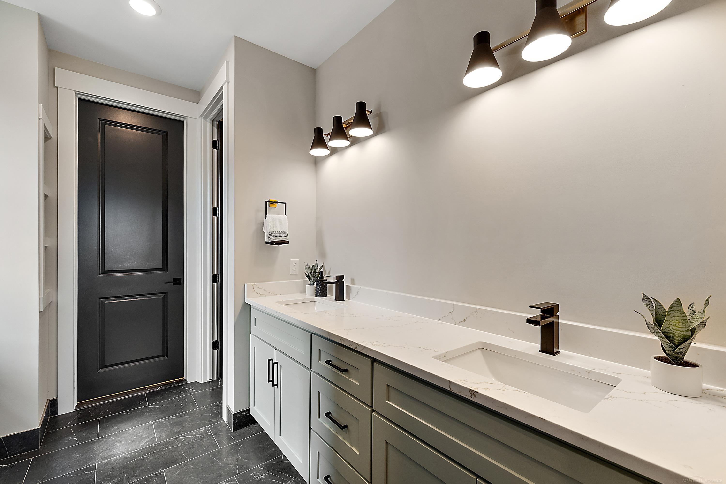 42512 Saddle Lane Sterling Heights City MI 48314