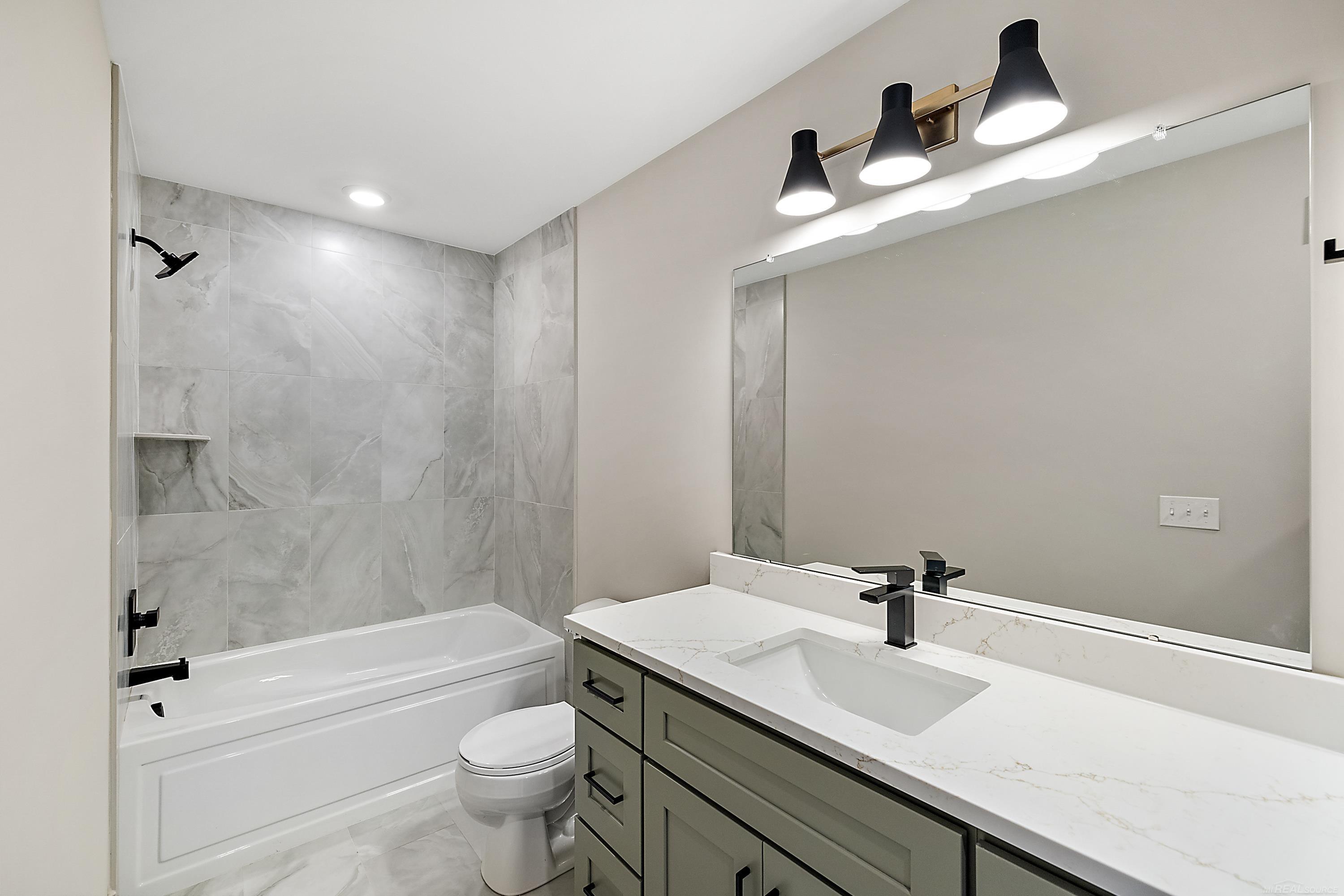 42512 Saddle Lane Sterling Heights City MI 48314