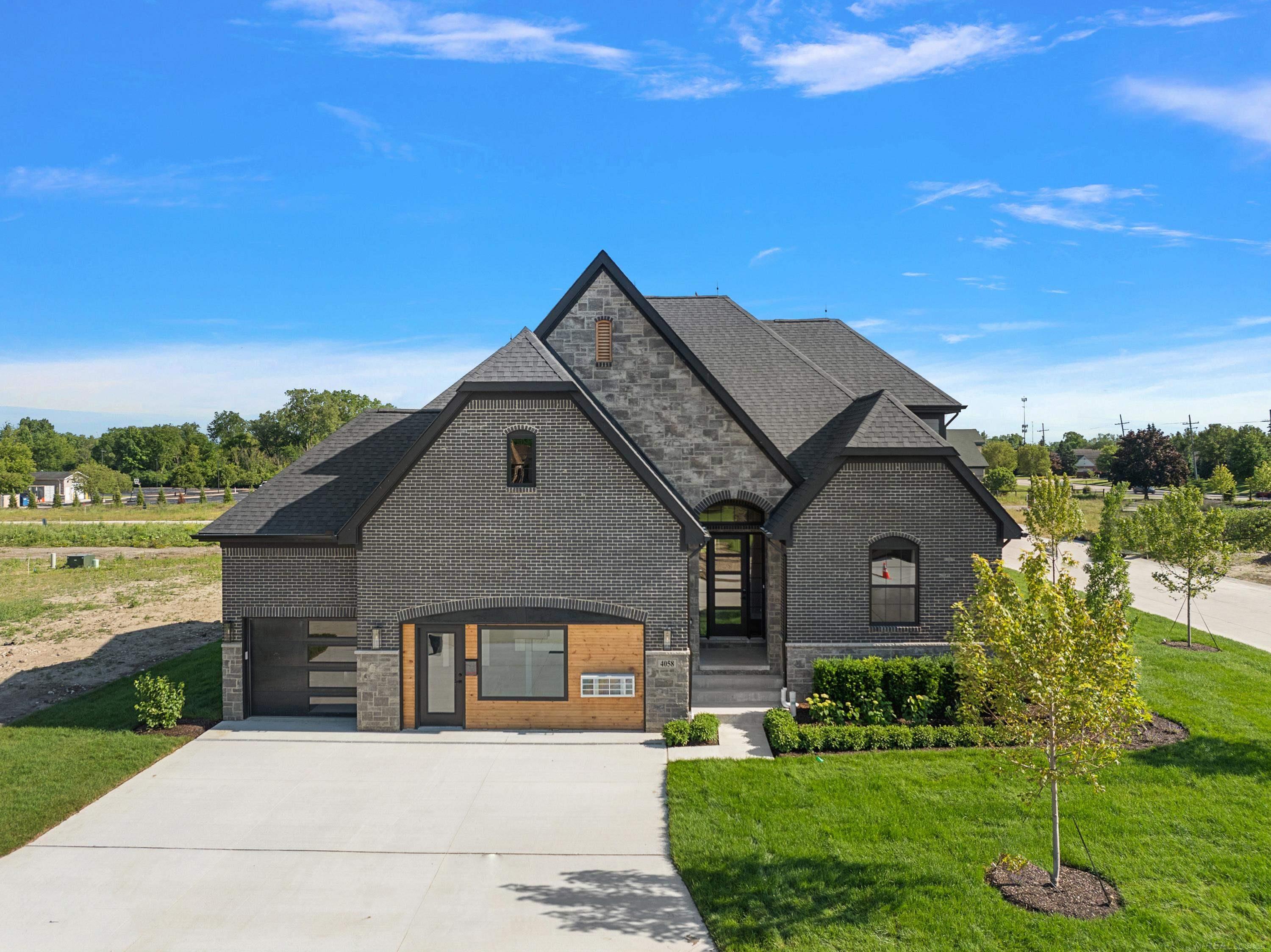 42512 Saddle Lane Sterling Heights City MI 48314