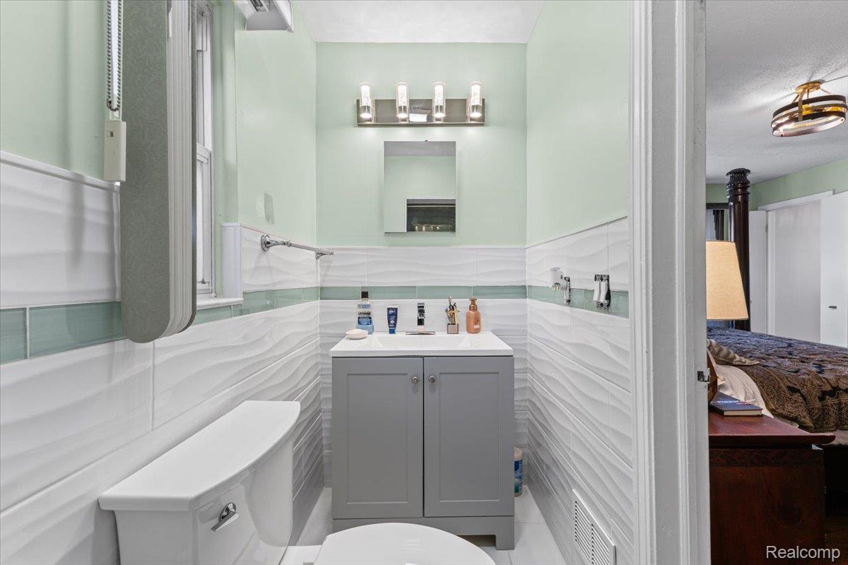 18131 Magnolia Avenue Southfield City MI 48075
