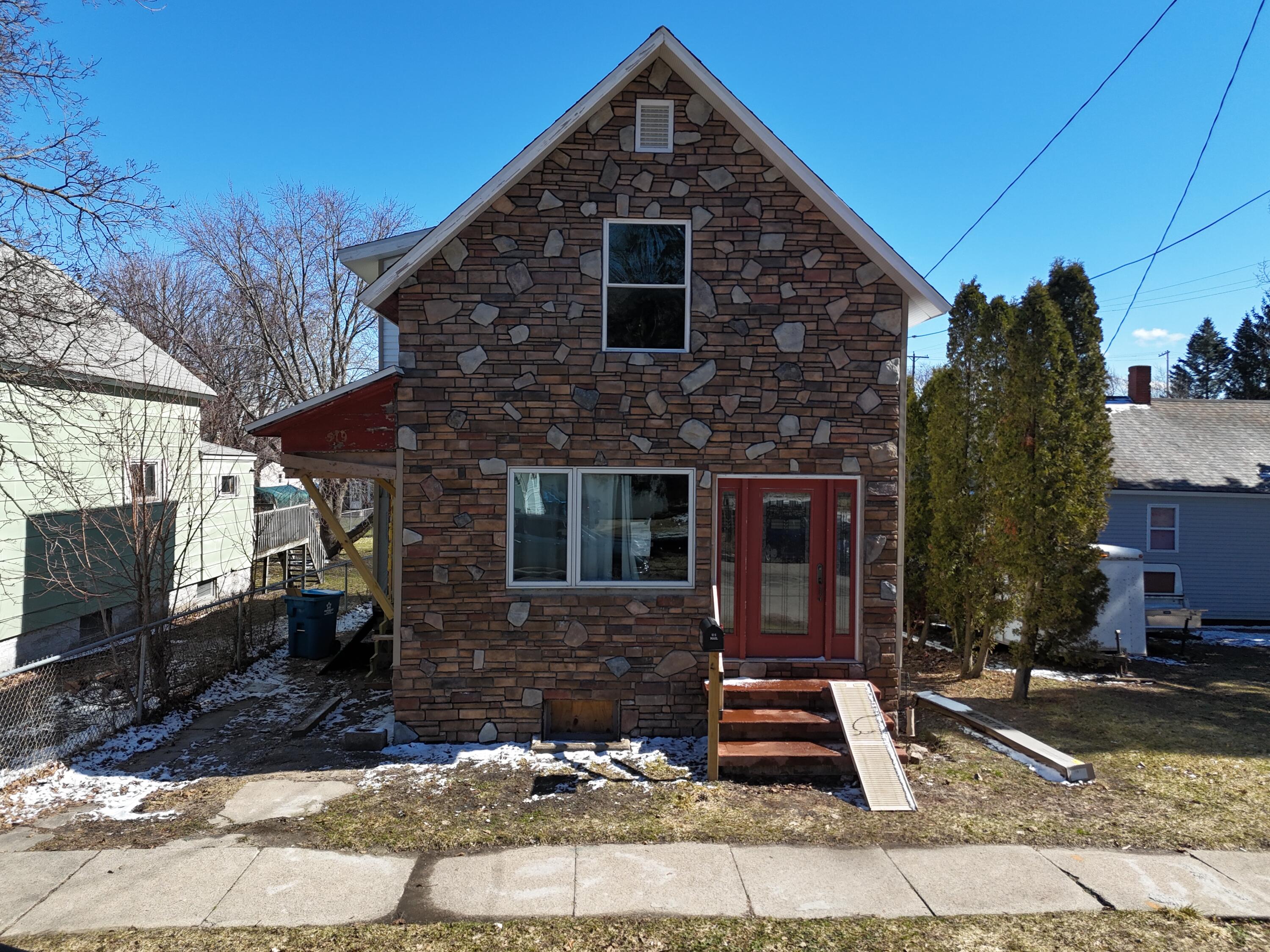 519 Davis Street Manistee City MI 49660