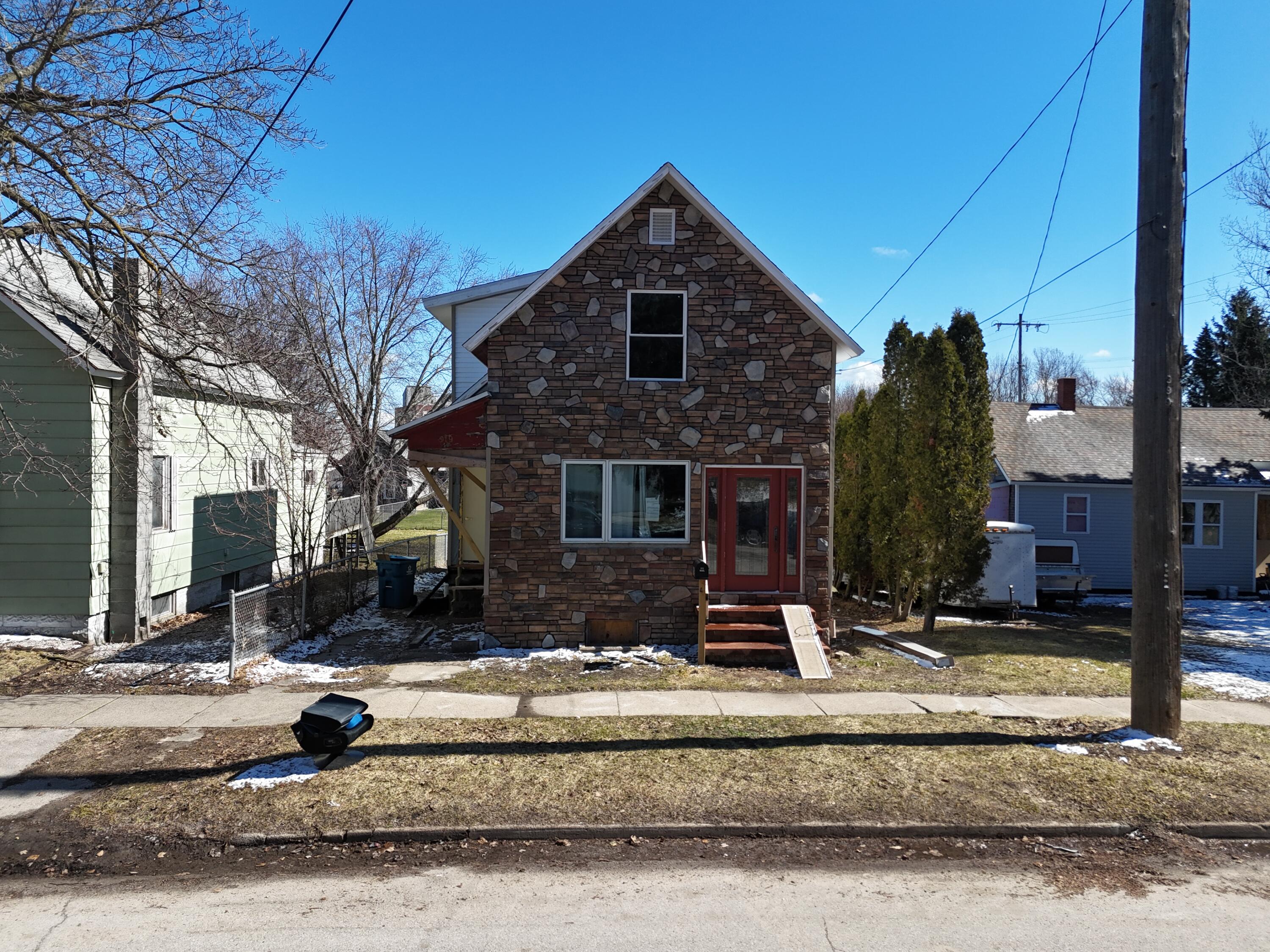 519 Davis Street Manistee City MI 49660