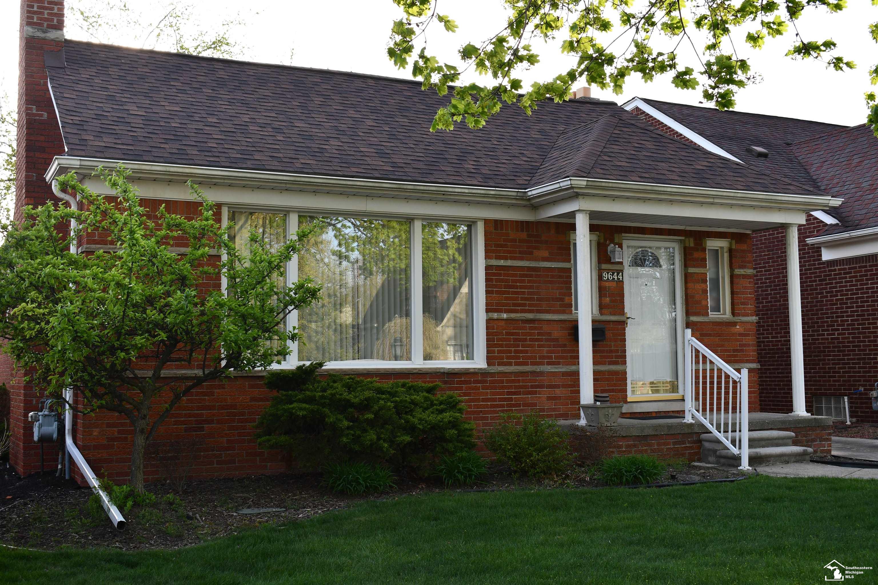 9644 Manor Avenue Allen Park City MI 48101