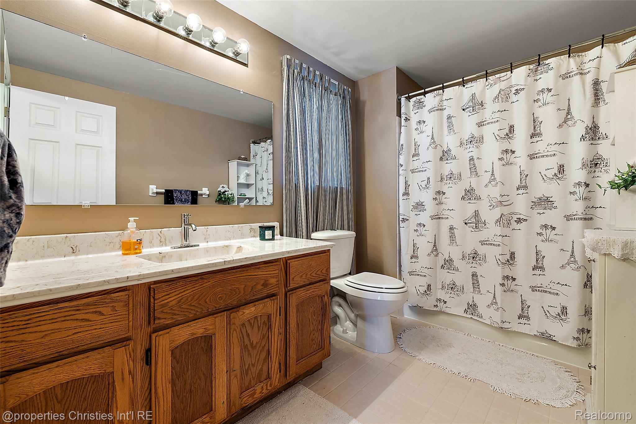 742 Feather Court South Lyon City MI 48178