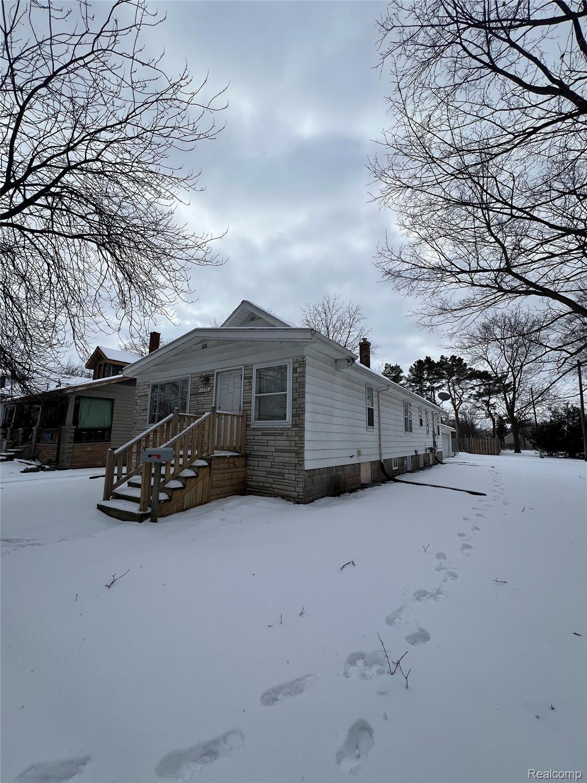 1723 Maine Street Saginaw City MI 48602