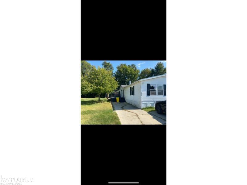 52239 Landsdowne Circle Chesterfield Township MI 48051