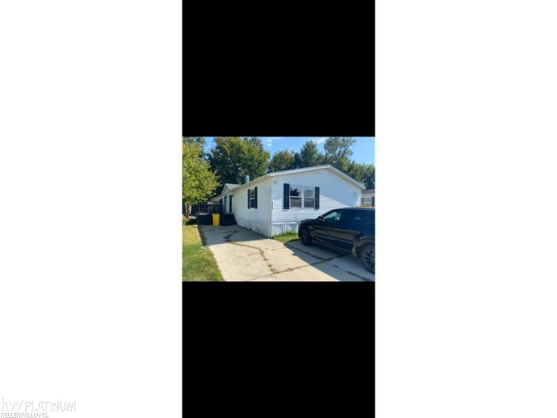 52239 Landsdowne Circle Chesterfield Township MI 48051