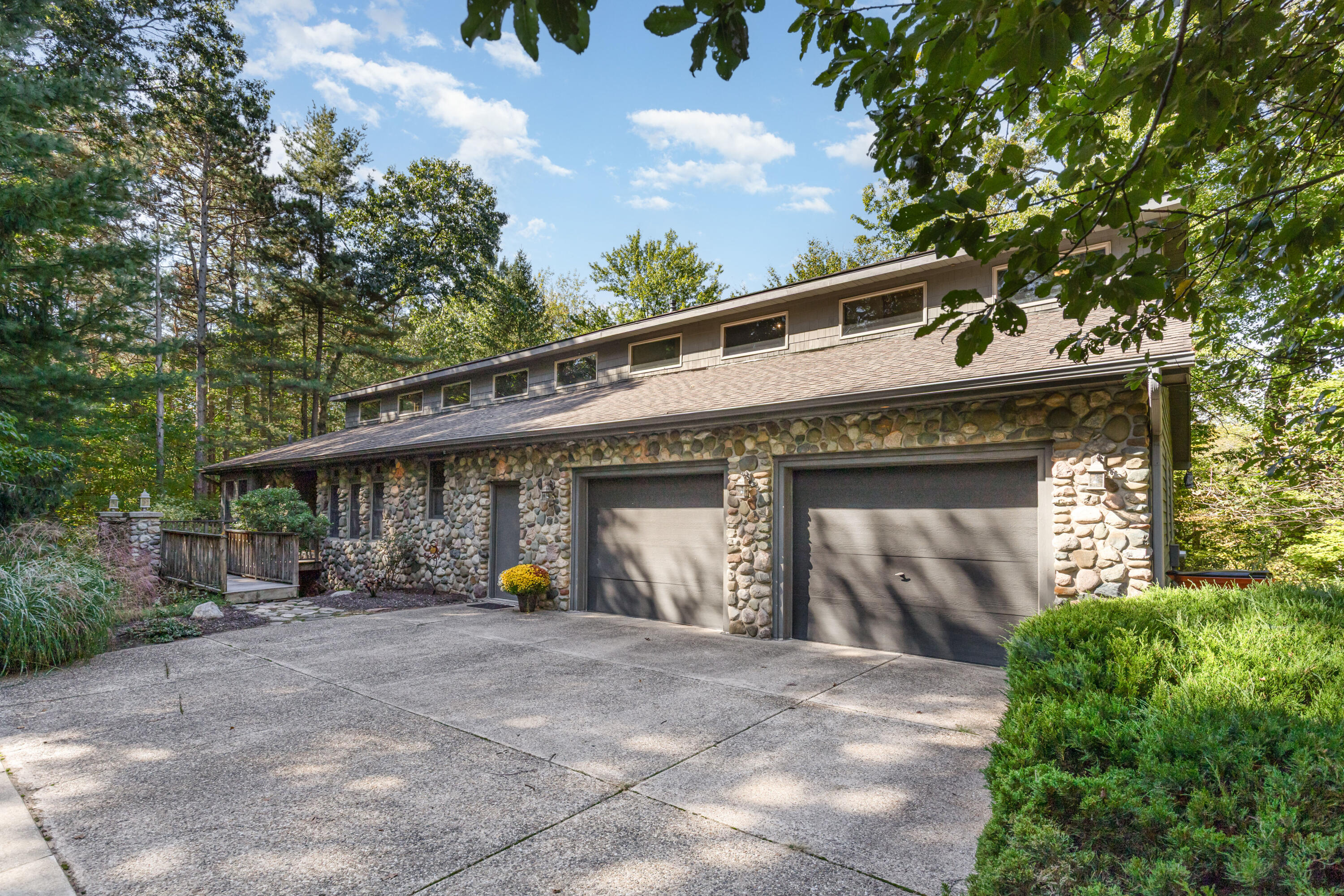 33 Star Gazer Lane NW Alpine Township MI 49321