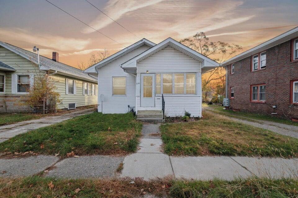 216 Kendall Street N Battle Creek City MI 49037