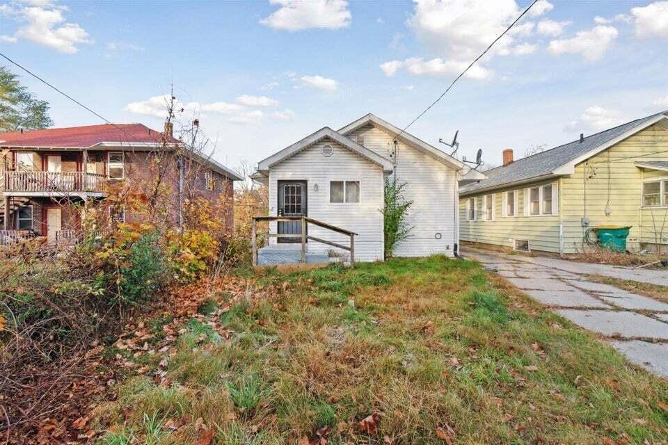 216 Kendall Street N Battle Creek City MI 49037