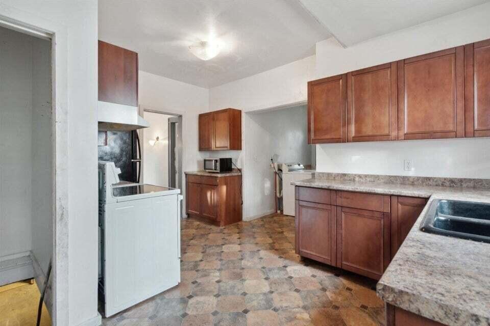 216 Kendall Street N Battle Creek City MI 49037