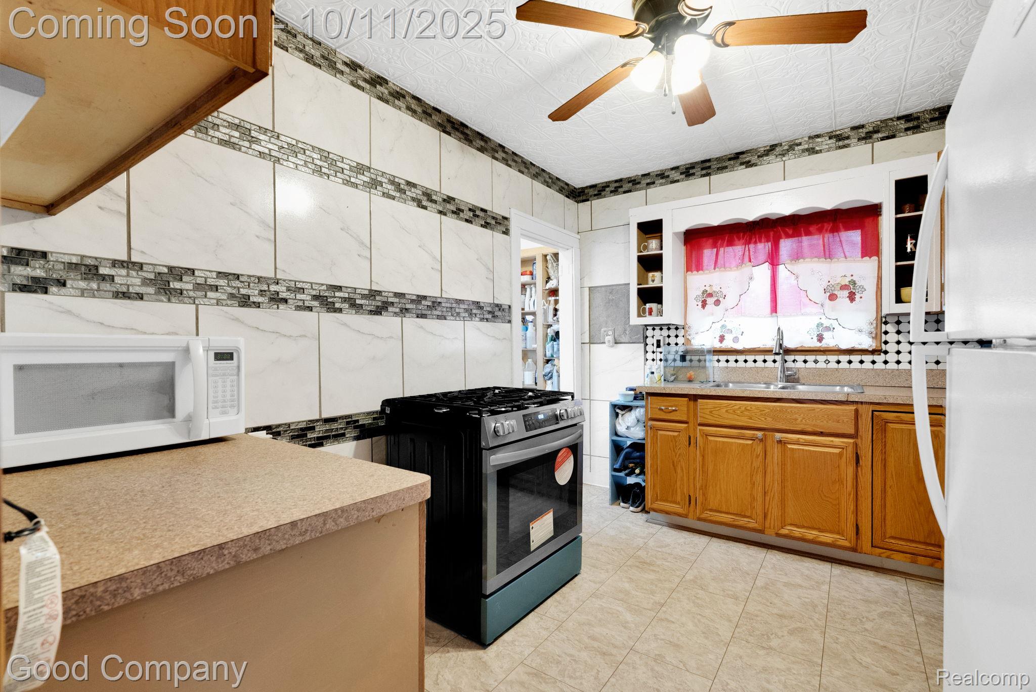8459 Timken Avenue Warren City MI 48089