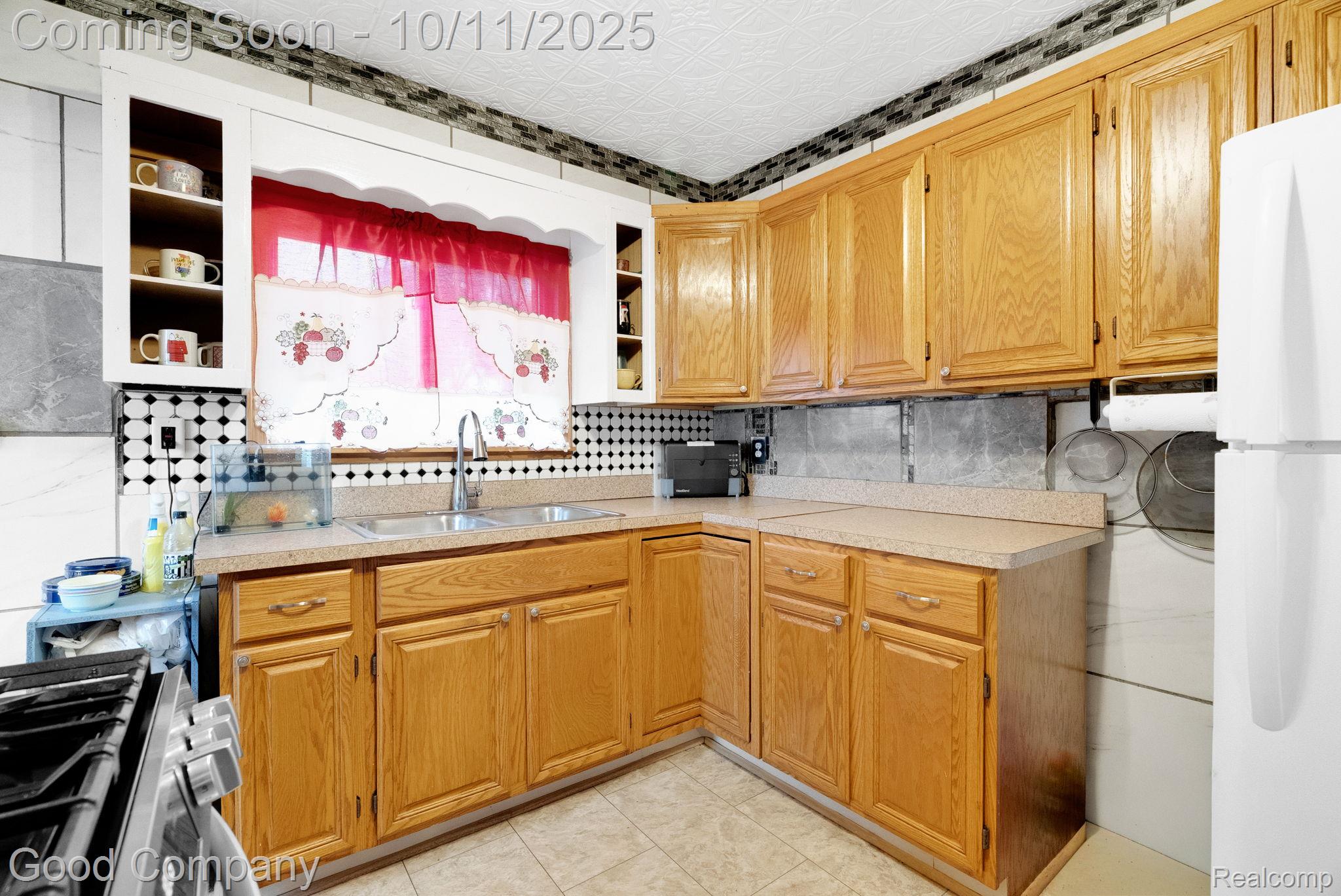 8459 Timken Avenue Warren City MI 48089