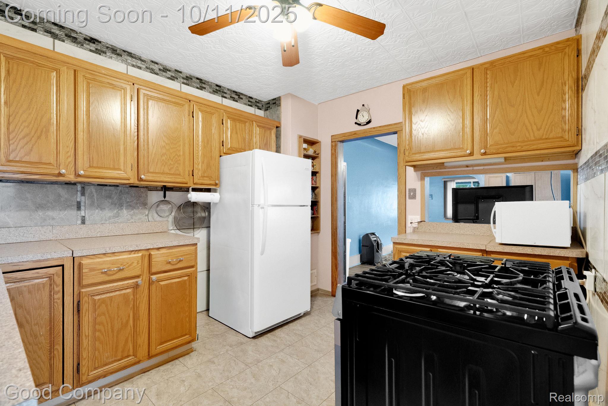 8459 Timken Avenue Warren City MI 48089
