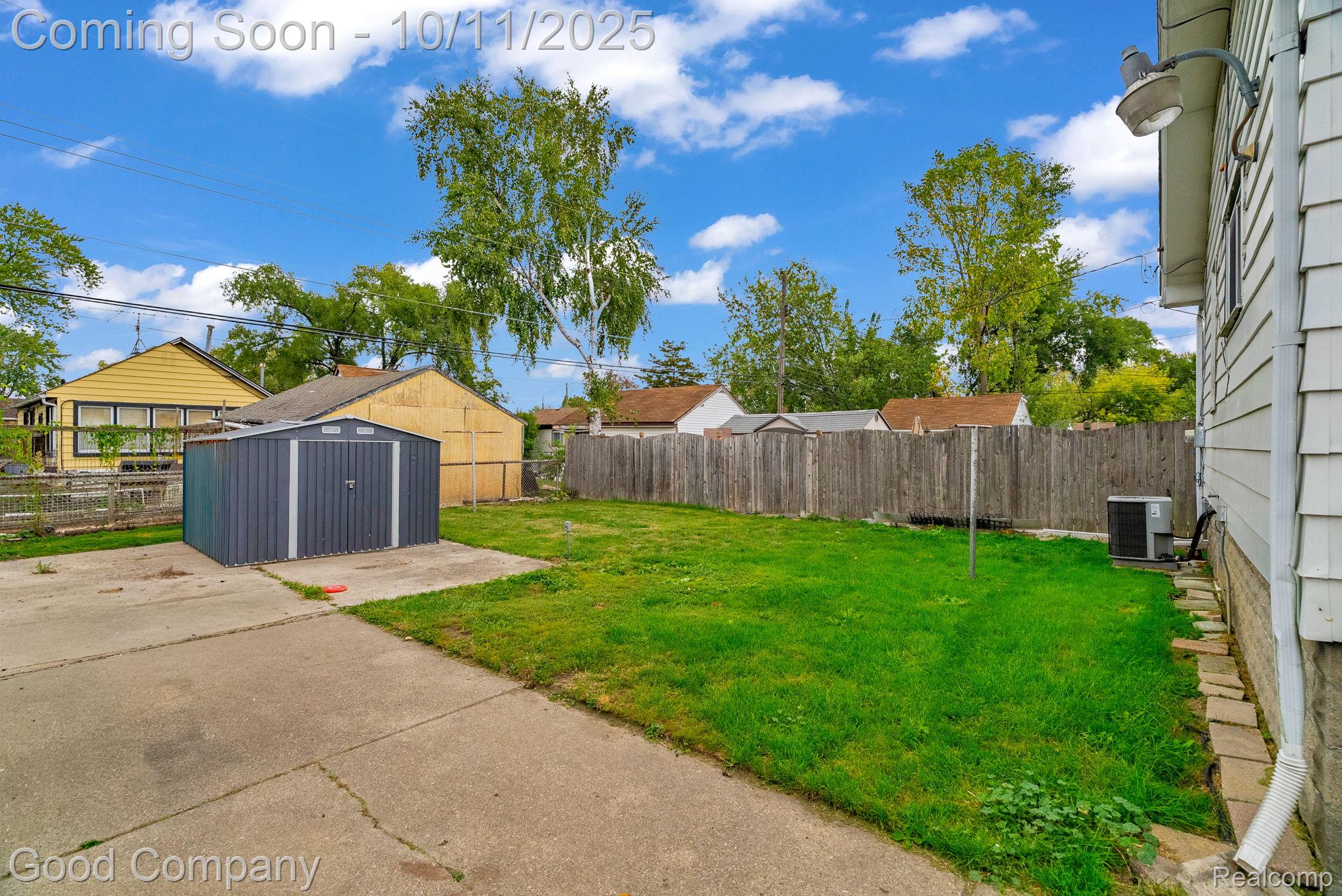8459 Timken Avenue Warren City MI 48089