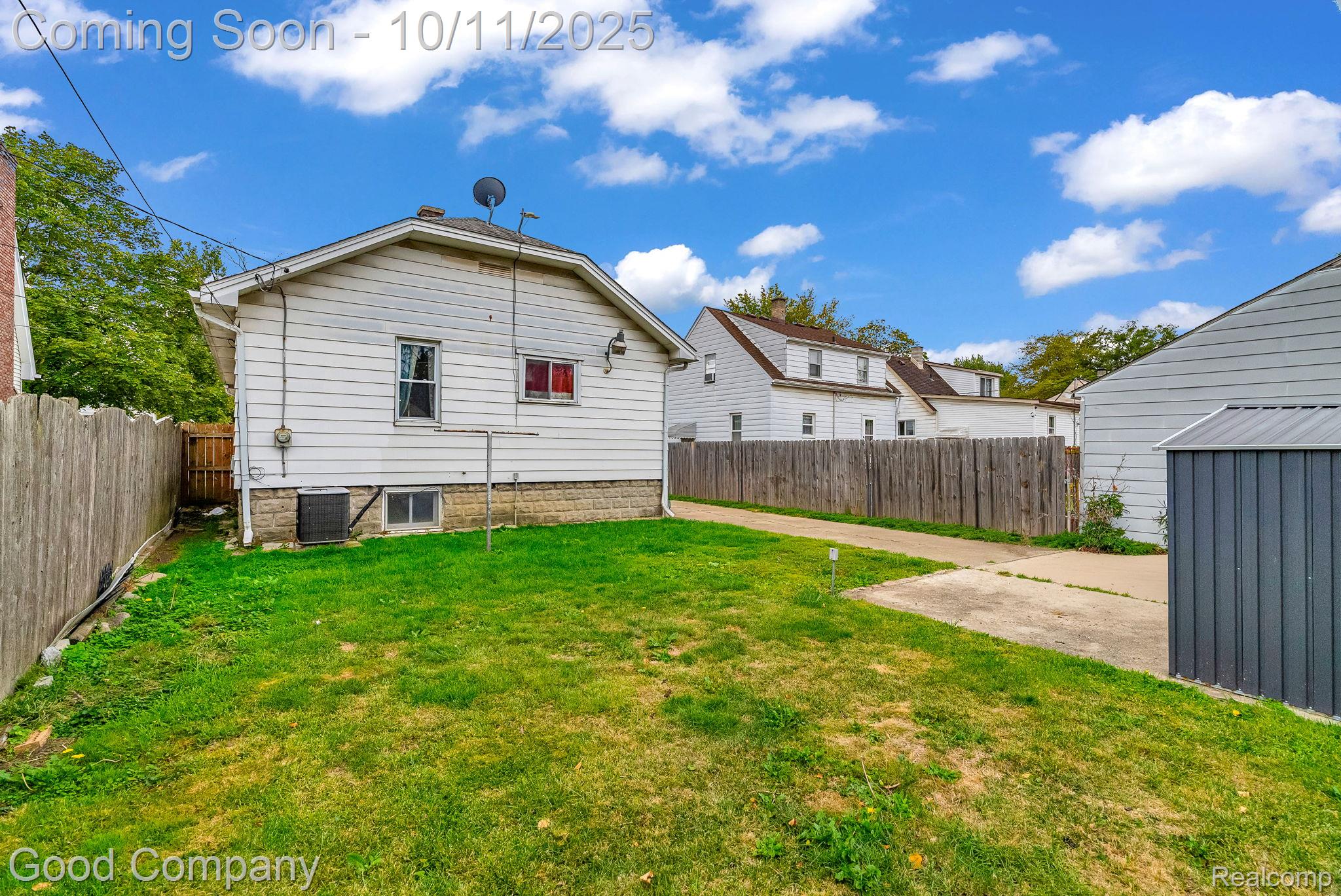 8459 Timken Avenue Warren City MI 48089