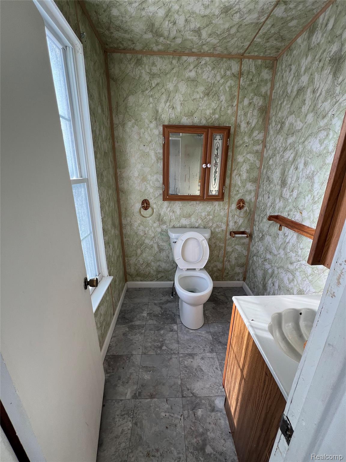 3137 S Washington Avenue Saginaw City MI 48601