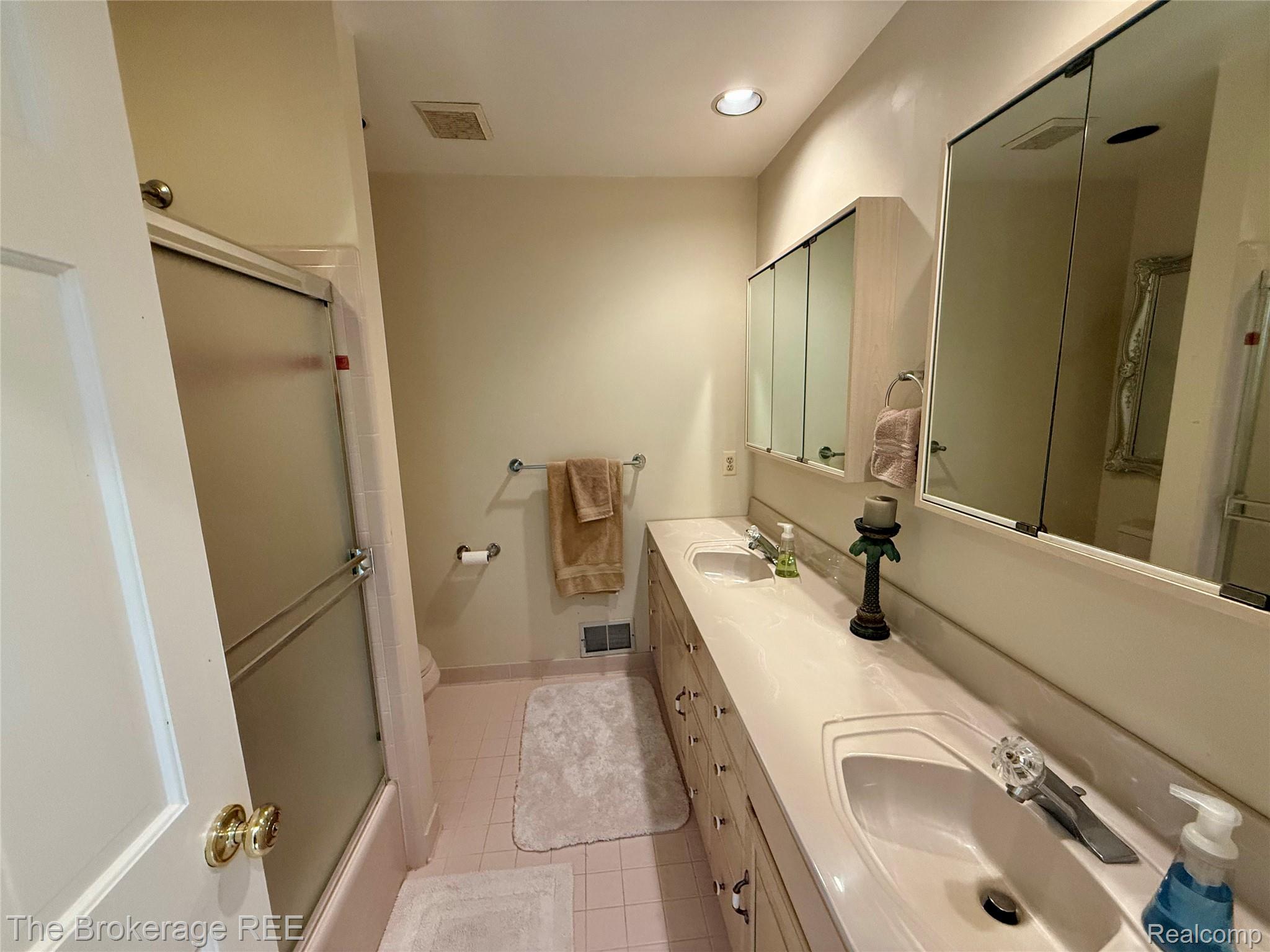 12088 Pinebrook Lane Green Oak Township MI 48178