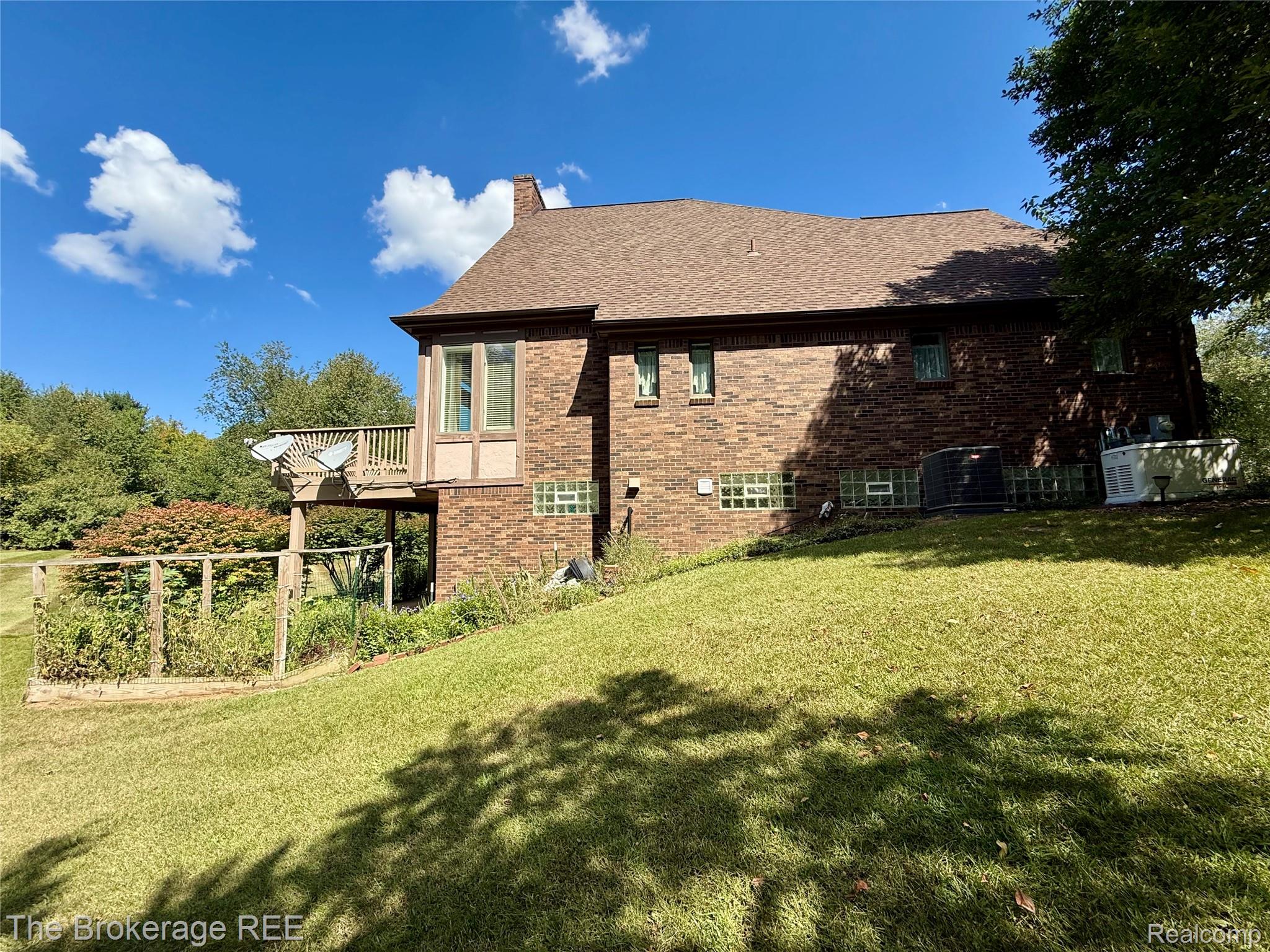12088 Pinebrook Lane Green Oak Township MI 48178