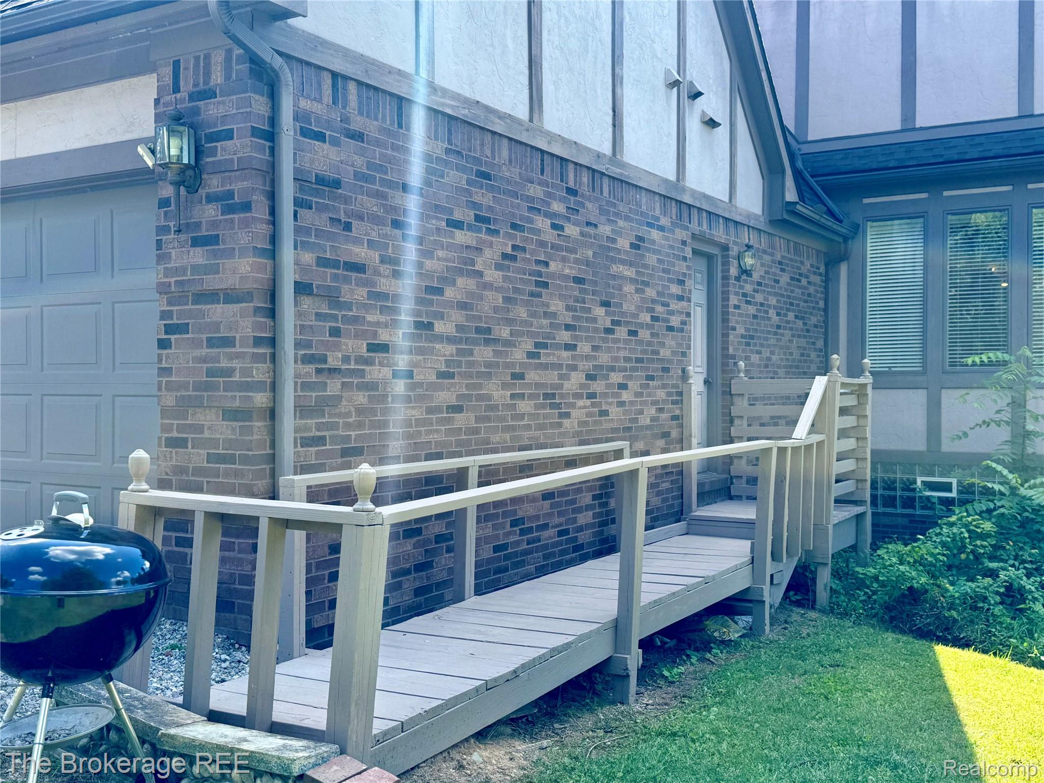 12088 Pinebrook Lane Green Oak Township MI 48178