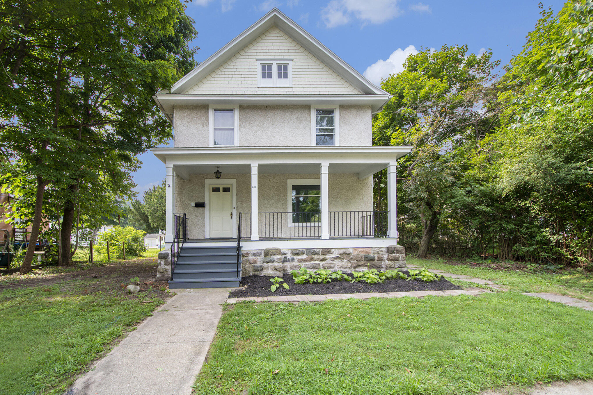 208 E Oak Street Albion City MI 49224