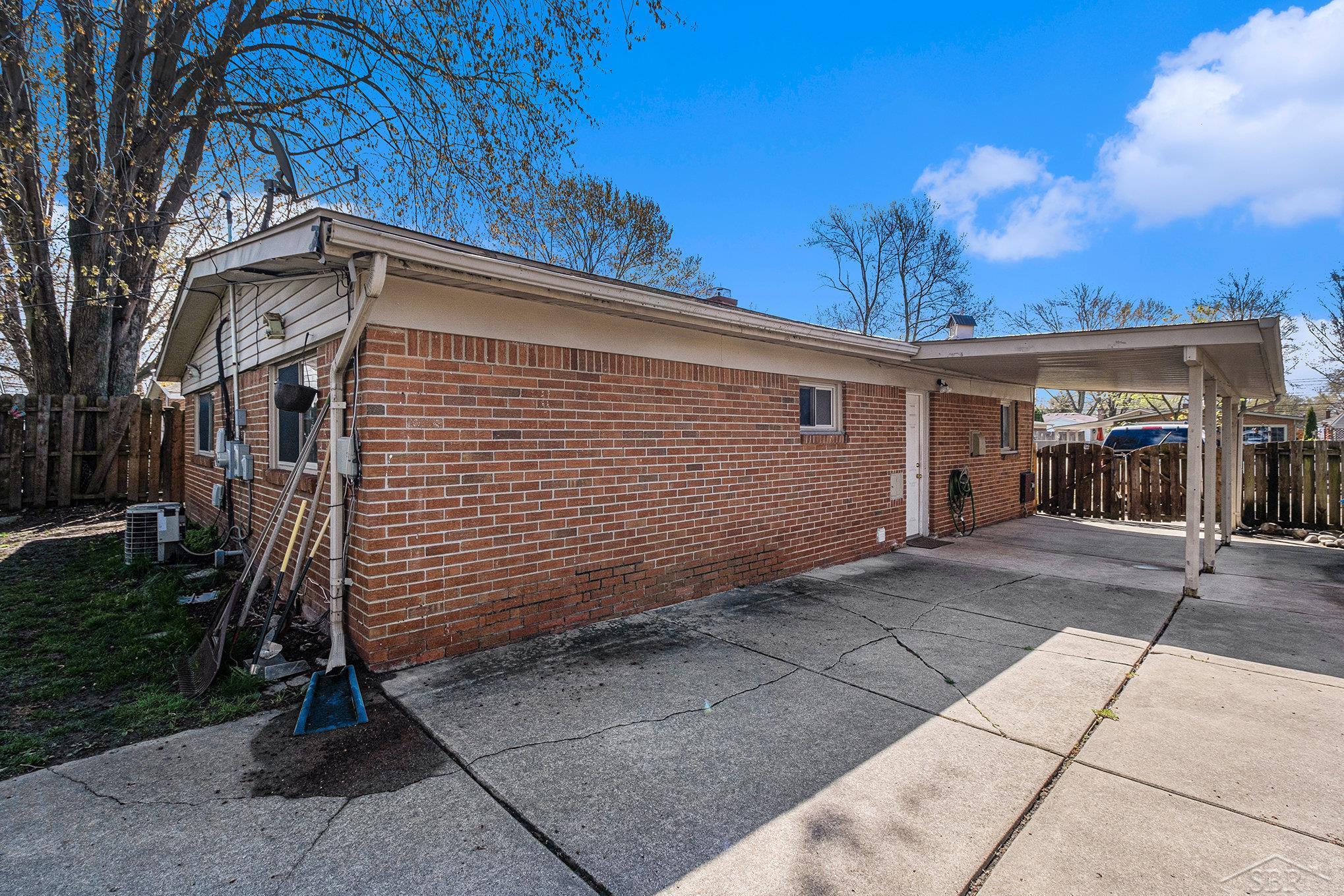 1405 Dulong Madison Heights City MI 48071