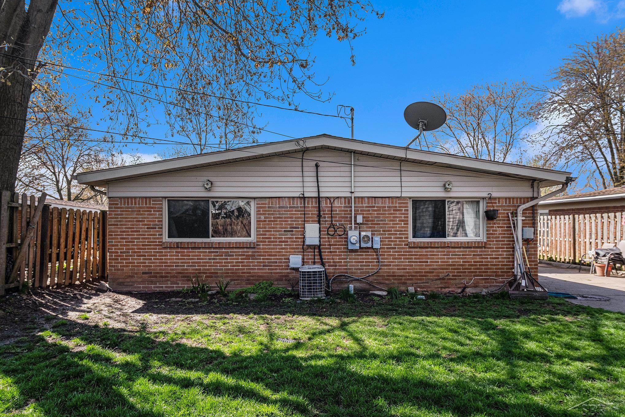 1405 Dulong Madison Heights City MI 48071