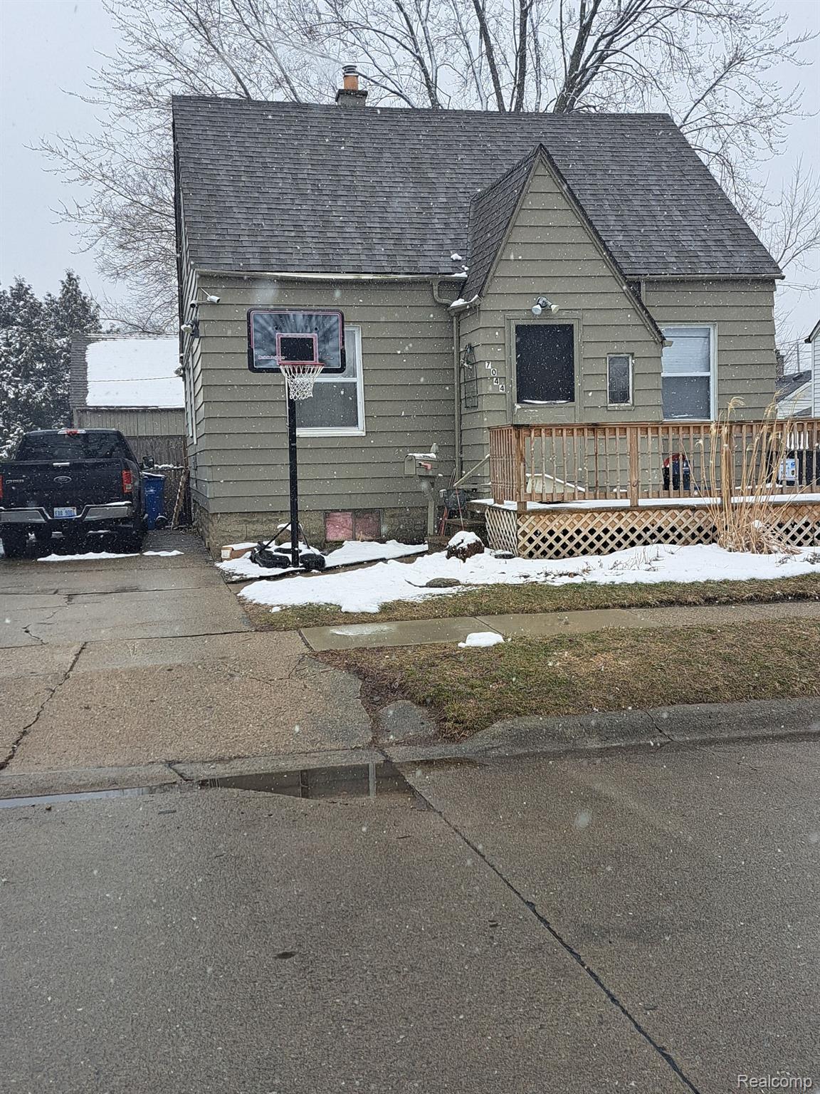 7044 Hupp Avenue Warren City MI 48091