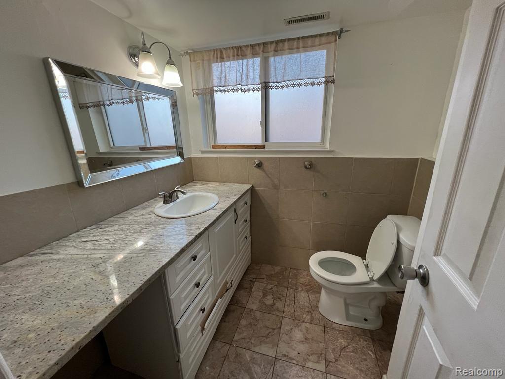32291 Ryan Road Warren City MI 48092