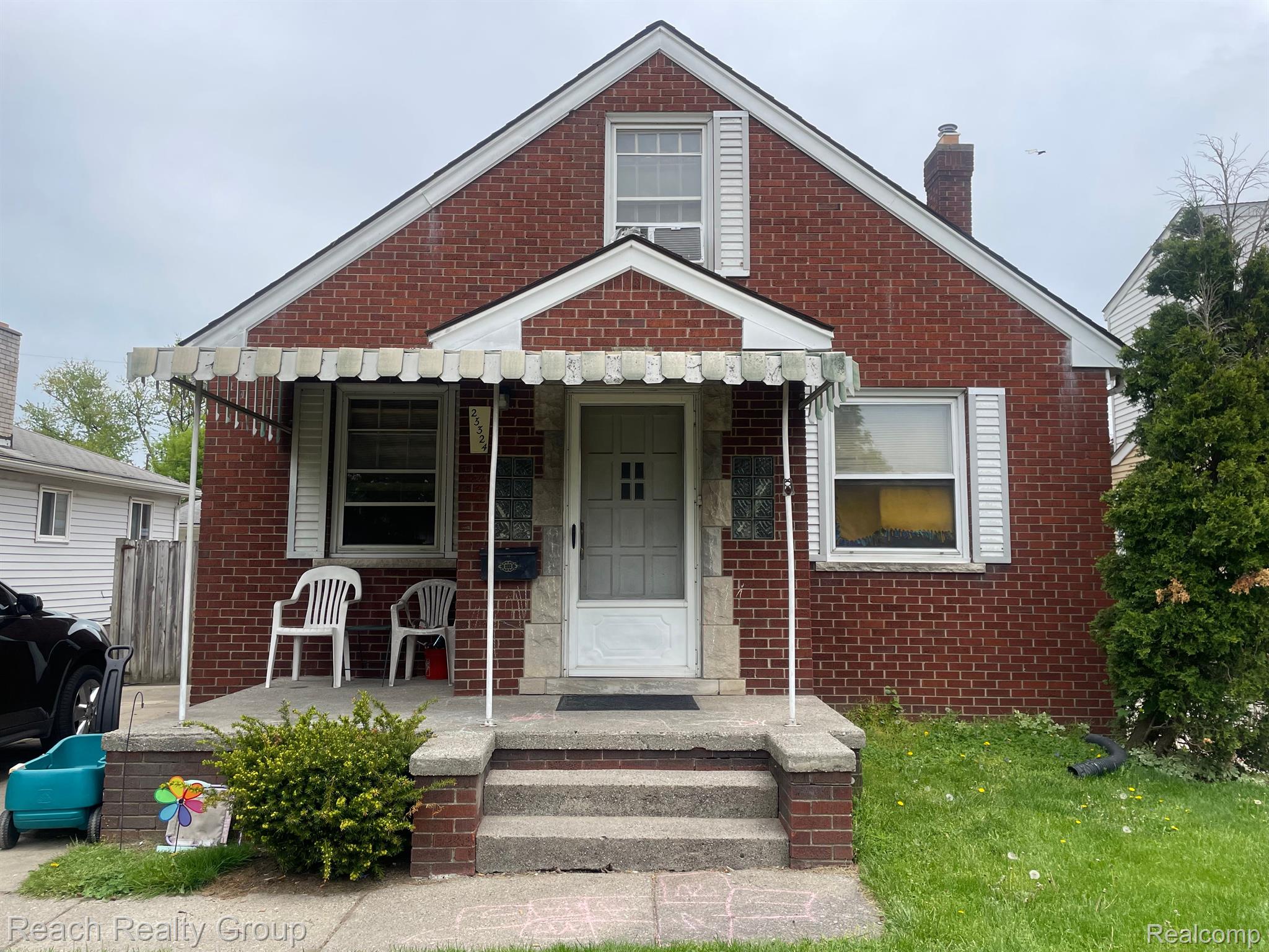 23324 Willard Avenue Warren City MI 48089