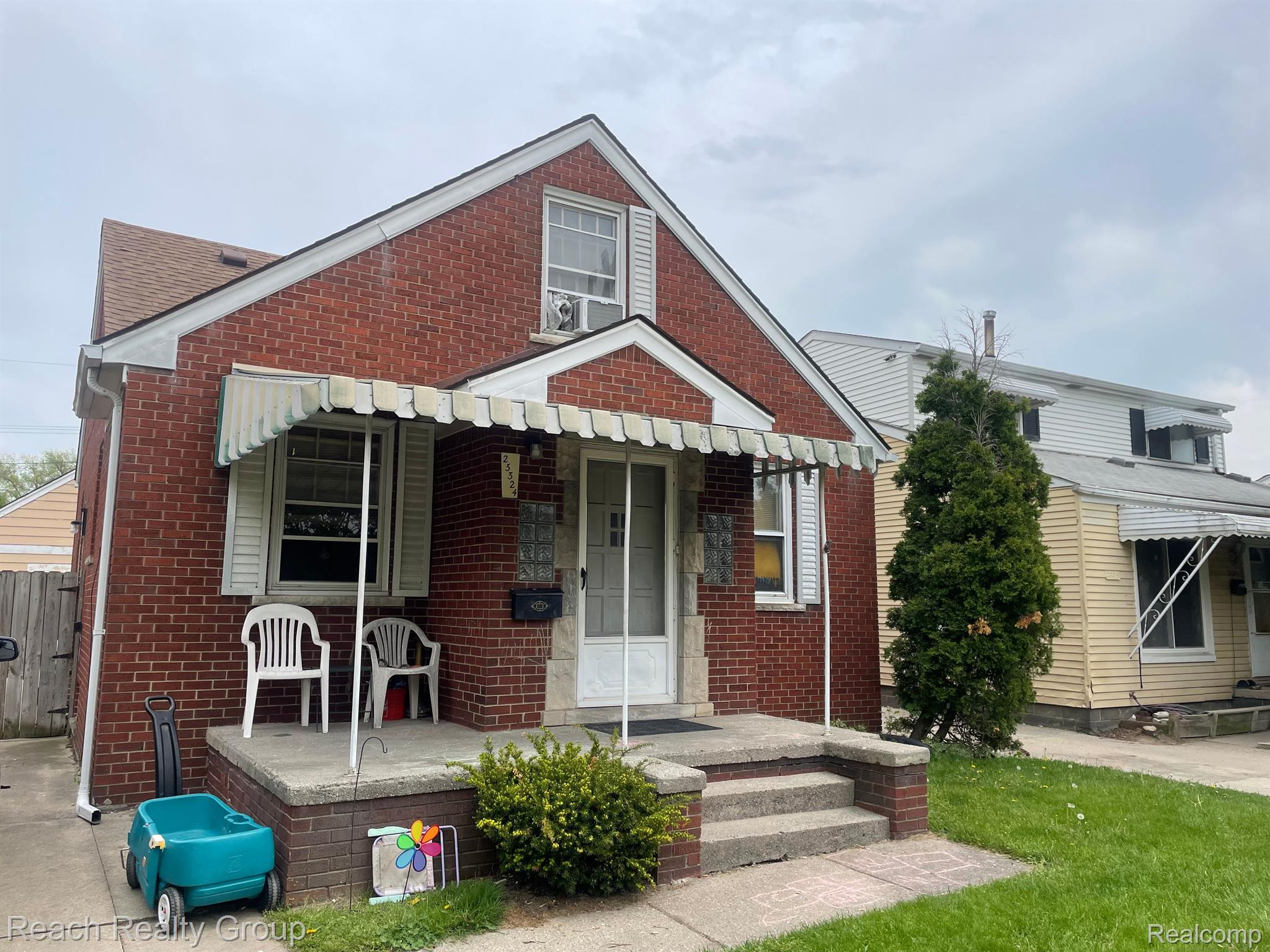 23324 Willard Avenue Warren City MI 48089