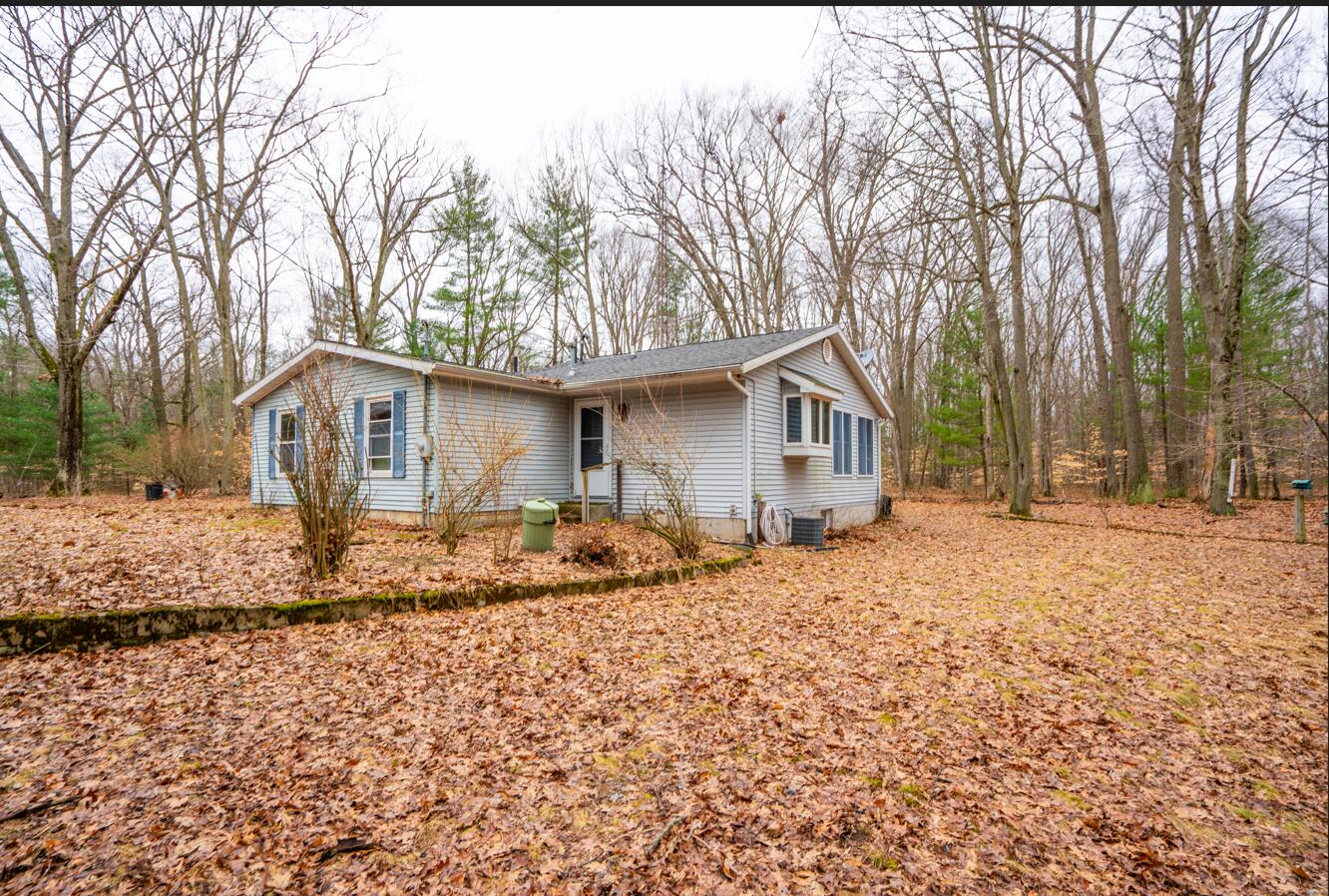 4202 E Pontaluna Road Fruitport Charter Township MI 49415