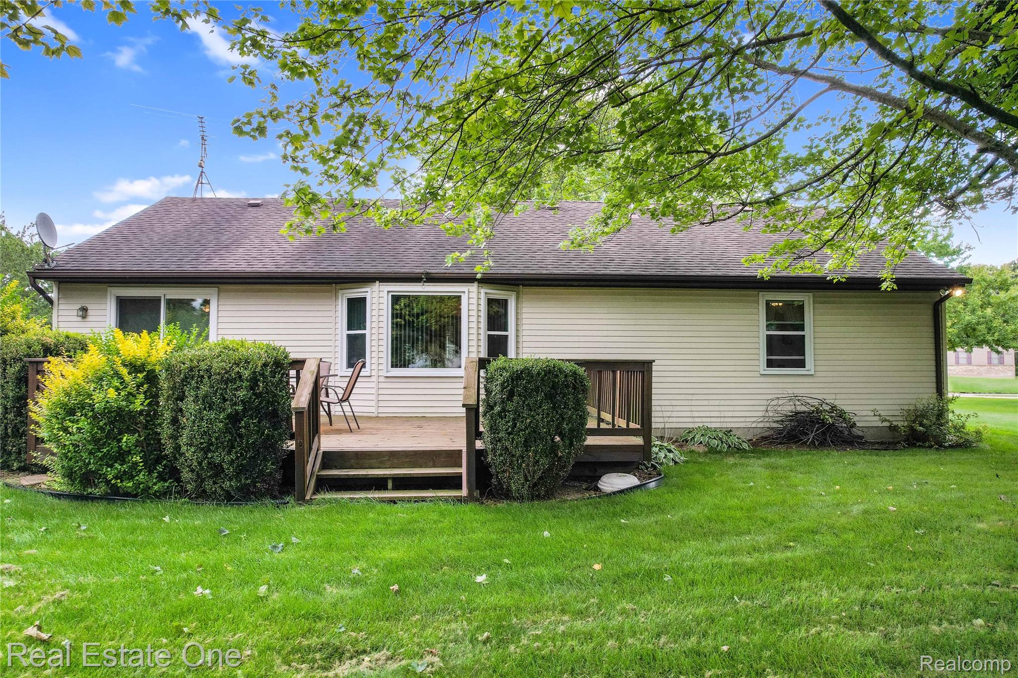 59652 Sunridge Drive Lyon Charter Township MI 48165