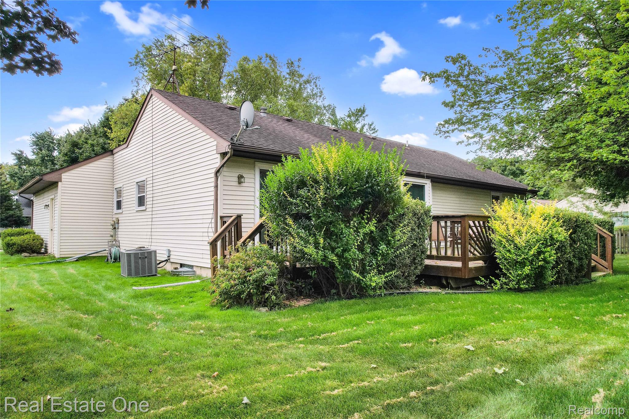 59652 Sunridge Drive Lyon Charter Township MI 48165
