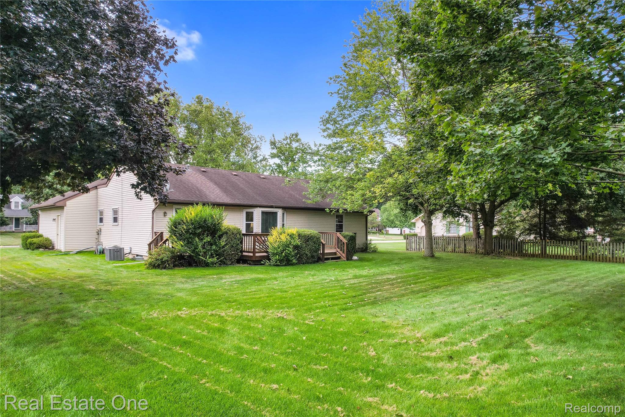 59652 Sunridge Drive Lyon Charter Township MI 48165
