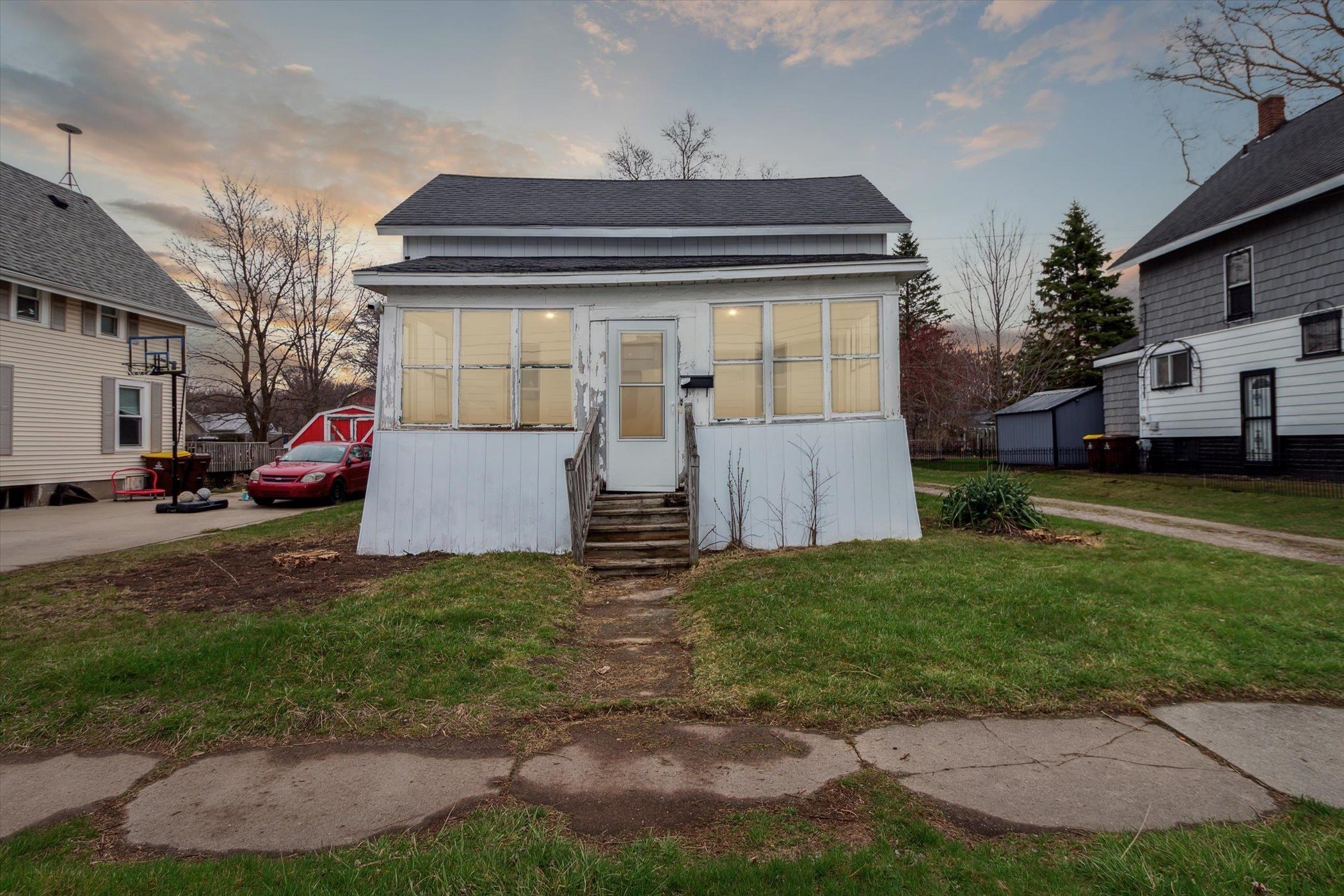 724 Bridge Avenue Alma City MI 48801