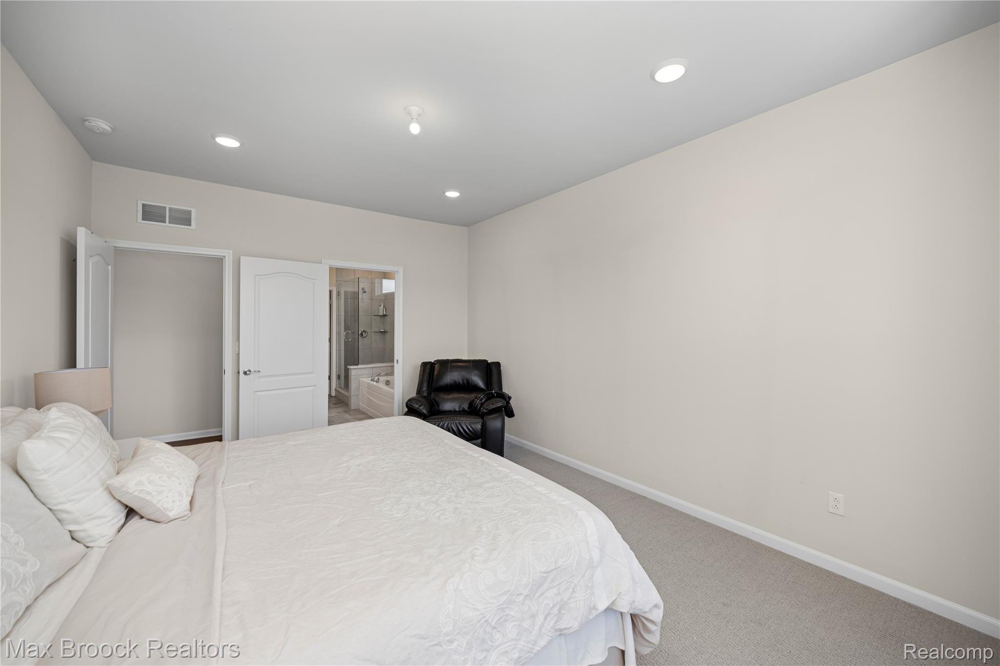 30153 Turtle Creek Circle Lyon Charter Township MI 48165